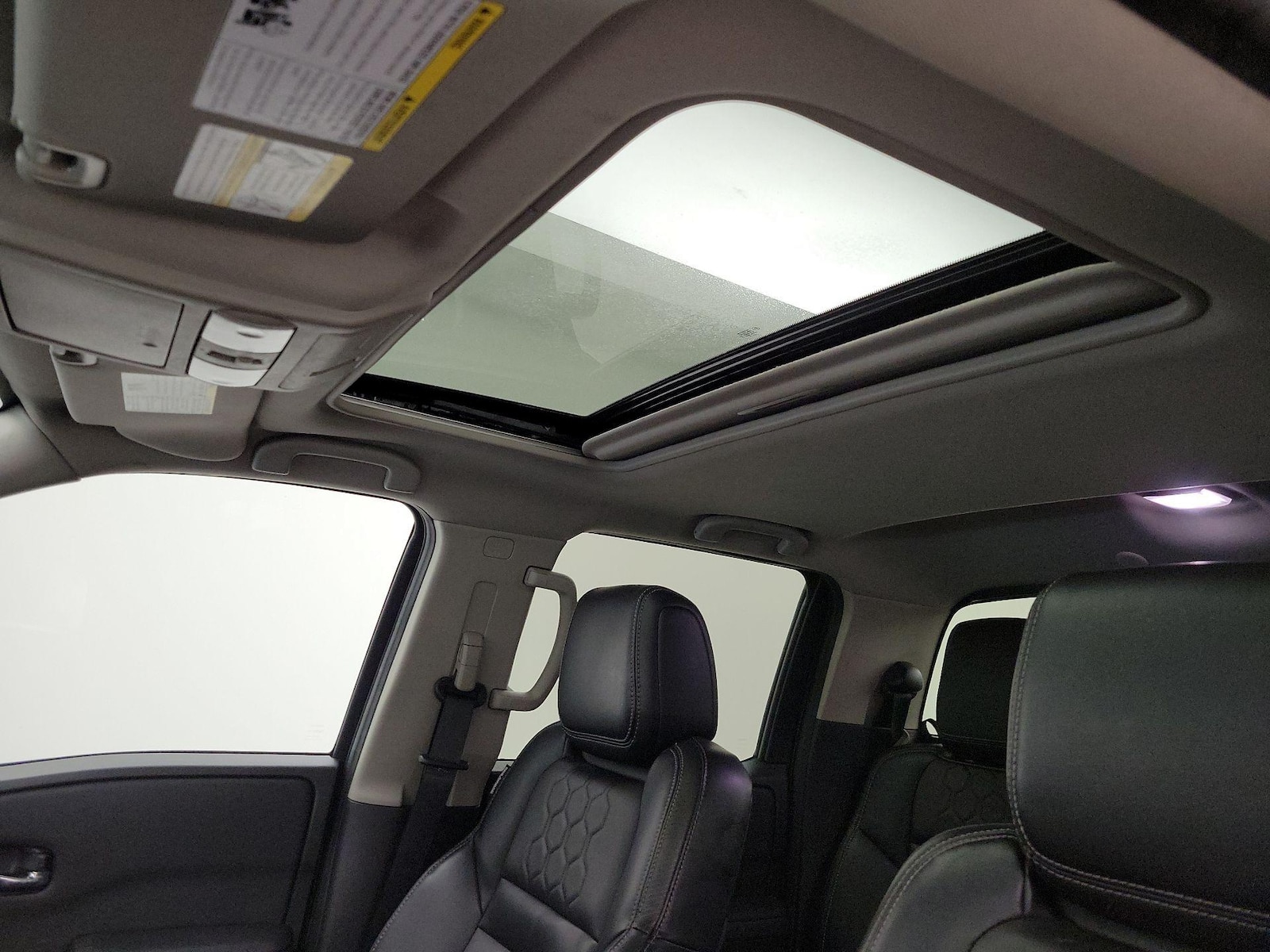 Sunroof(s) & Overhead Airbags