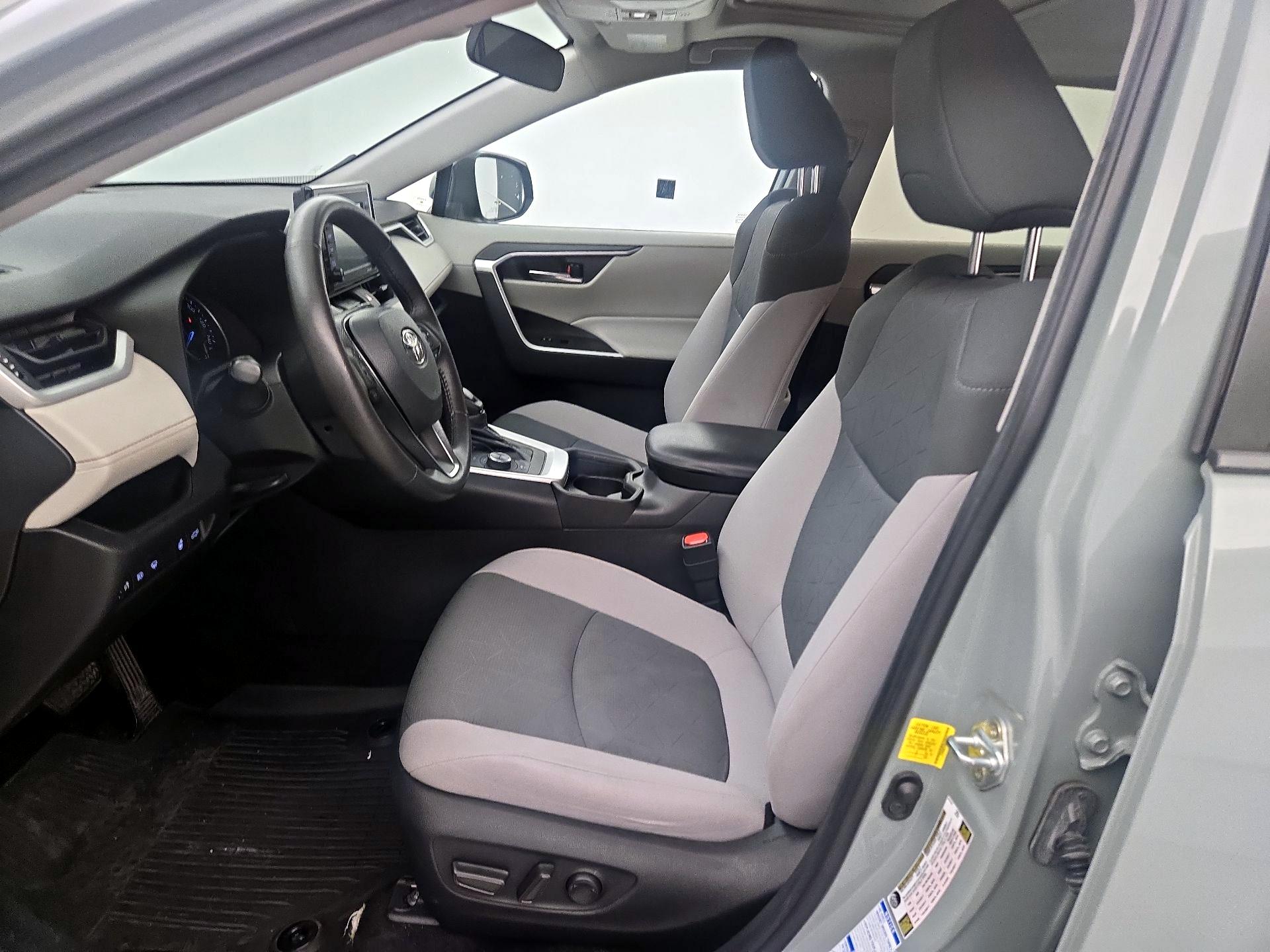 Thumbnail: 2021 Toyota RAV4 - 11