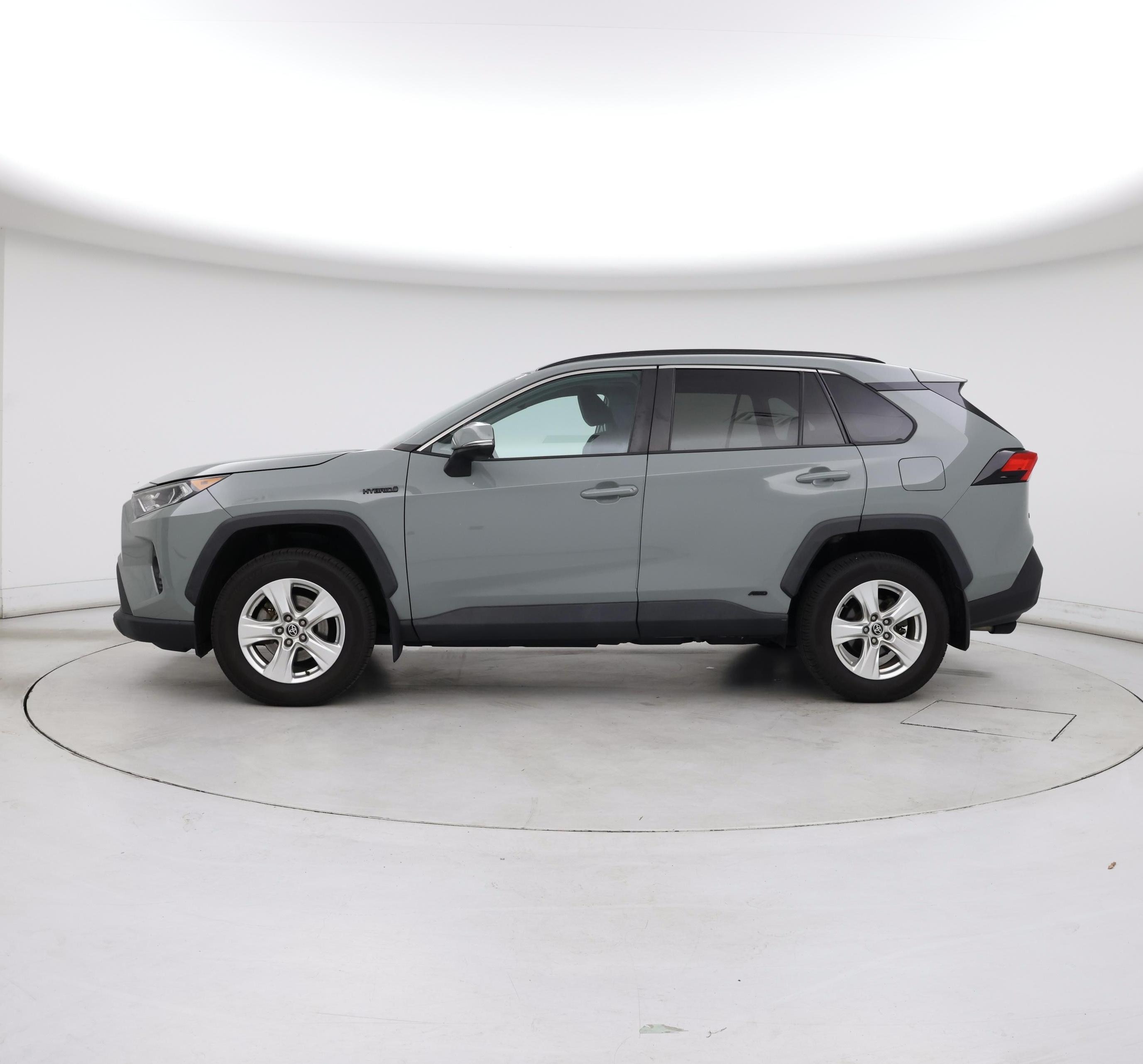 Thumbnail: 2021 Toyota RAV4 - 3