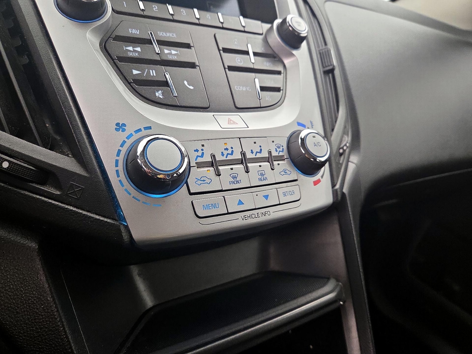 2017 Chevrolet Equinox LS - Photo 16