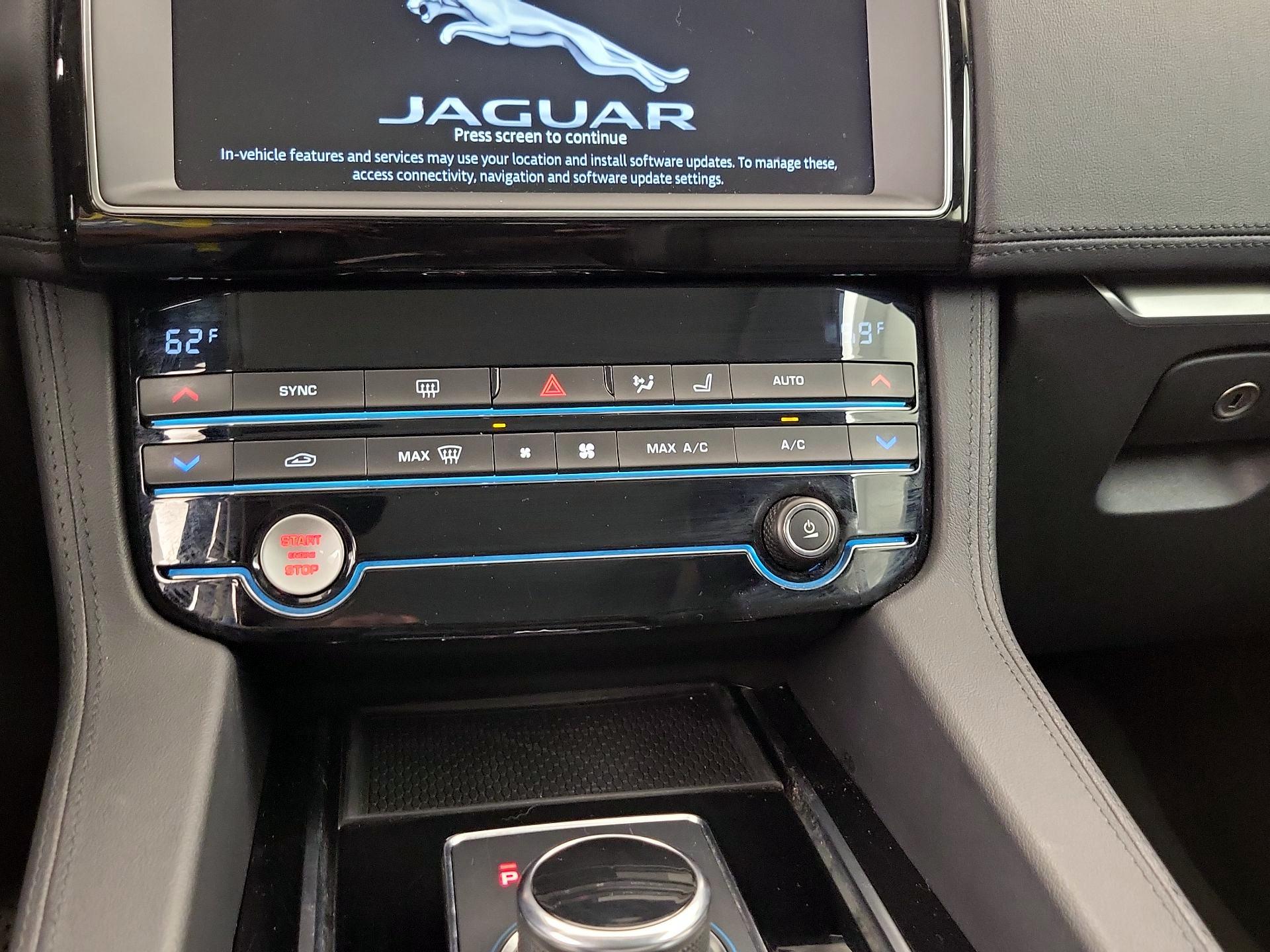 Thumbnail: 2019 Jaguar F-Pace - 17