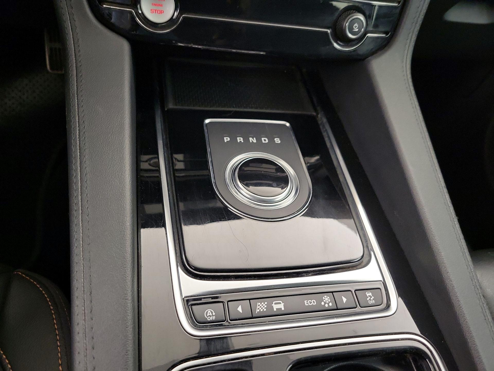 Thumbnail: 2019 Jaguar F-Pace - 18