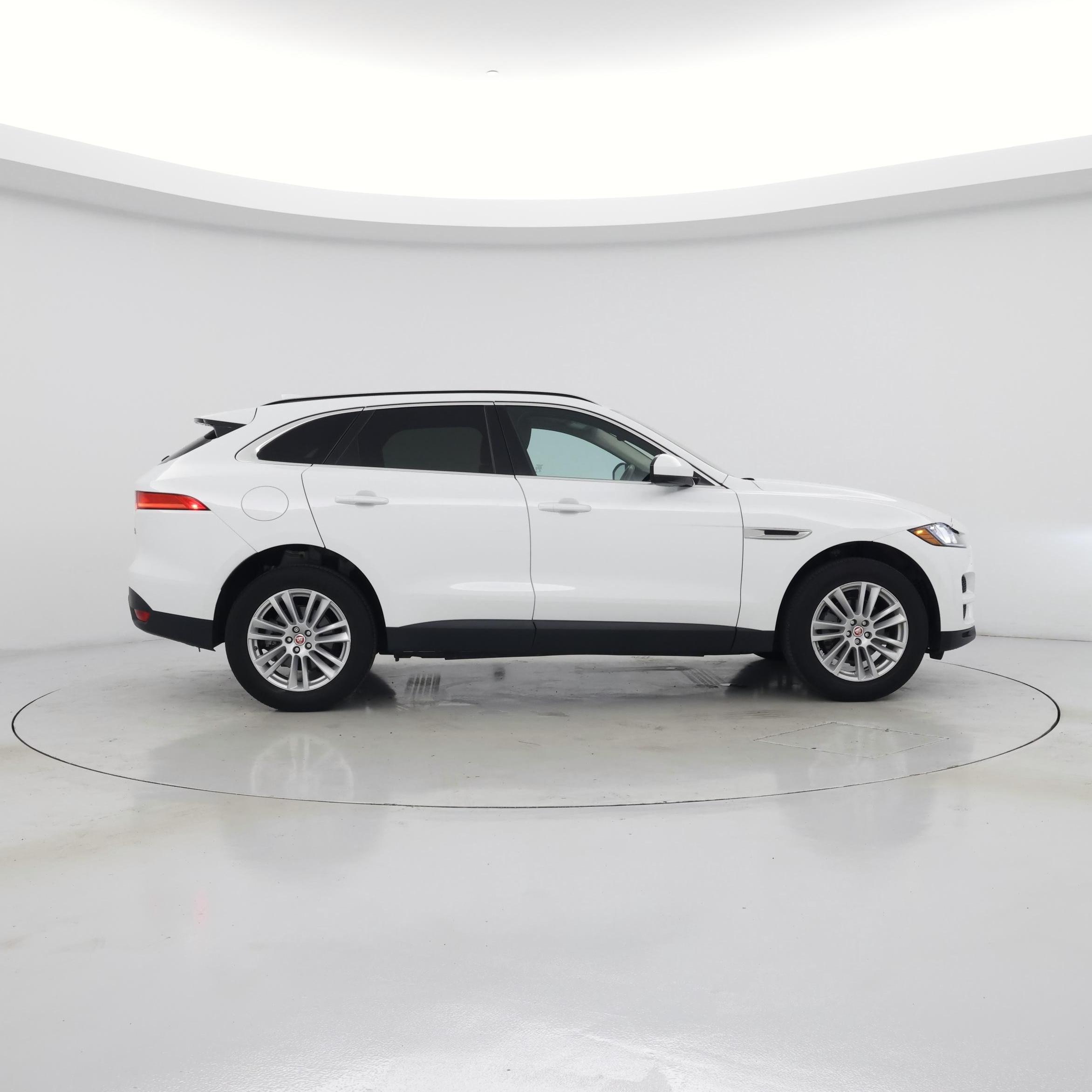 Thumbnail: 2019 Jaguar F-Pace - 7