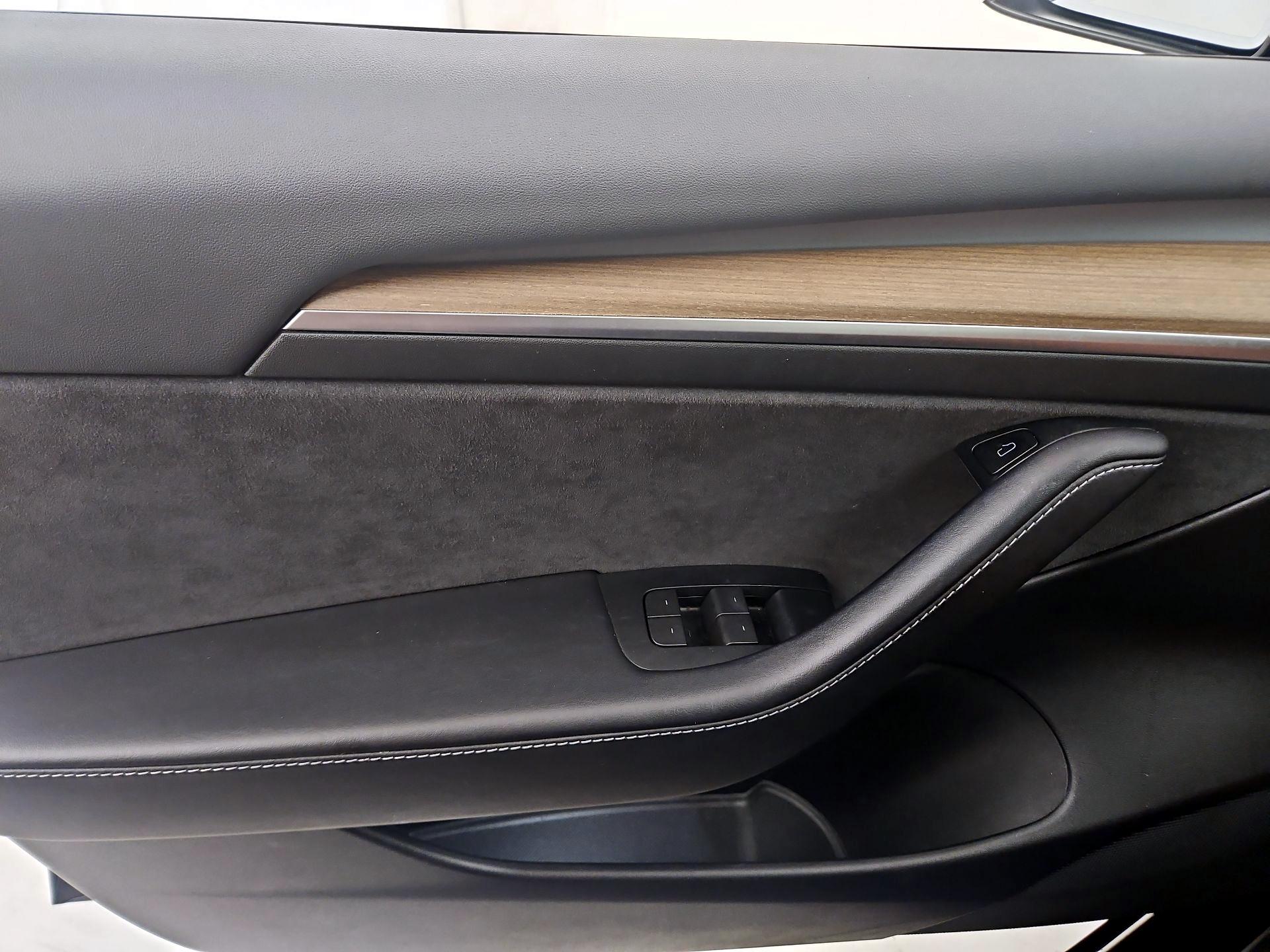 Thumbnail: 2022 Tesla Model 3 - 12