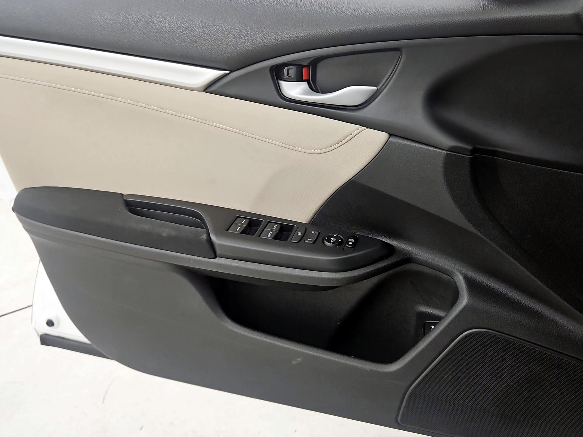 Thumbnail: 2016 Honda Civic - 12