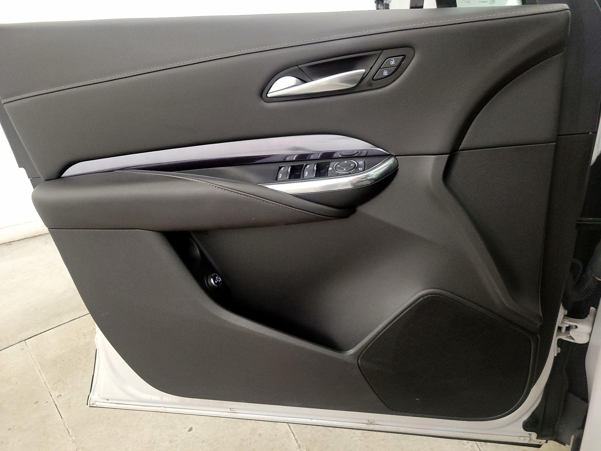 Thumbnail: 2023 Cadillac XT4 - 12