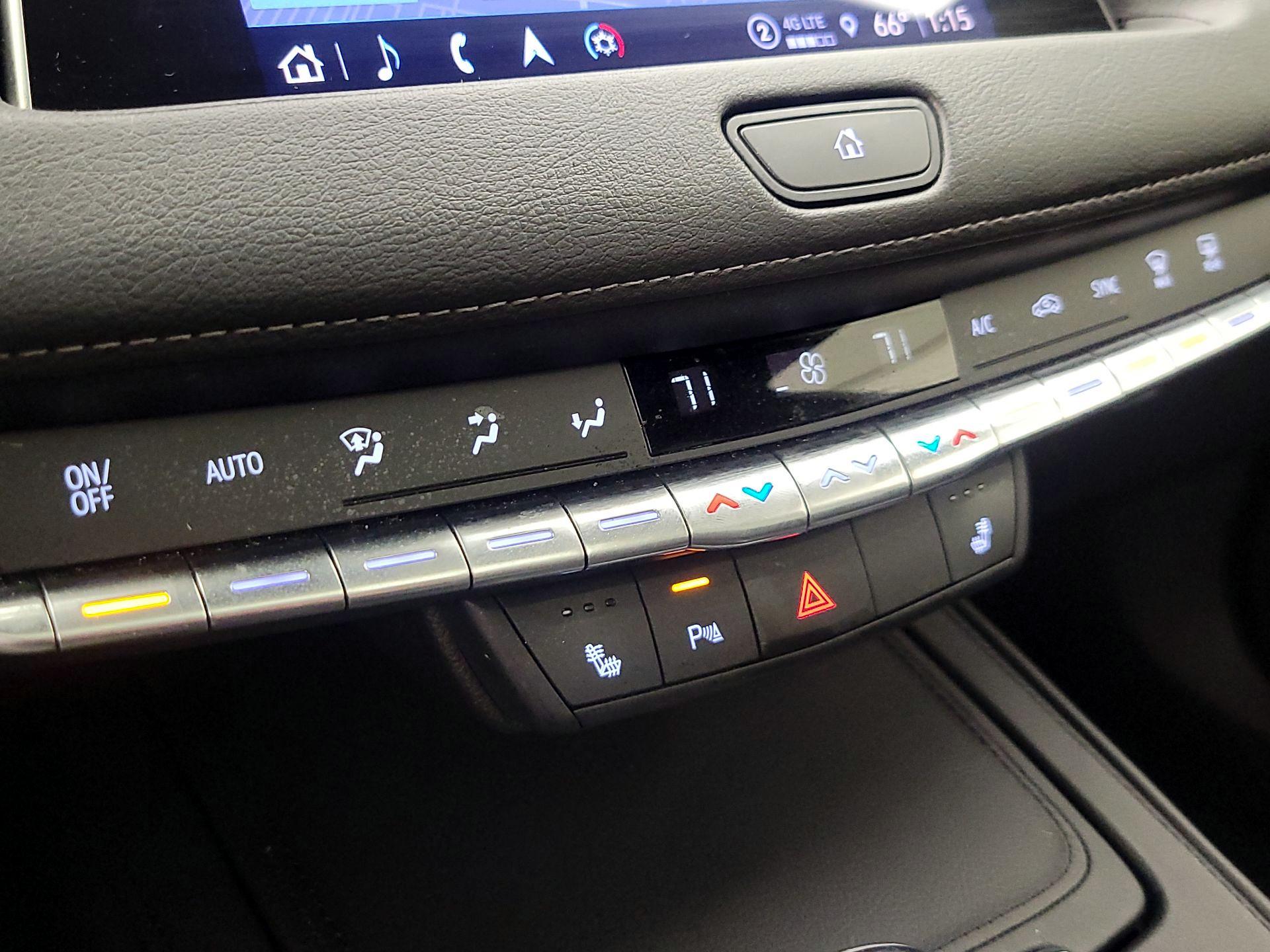 Thumbnail: 2023 Cadillac XT4 - 17