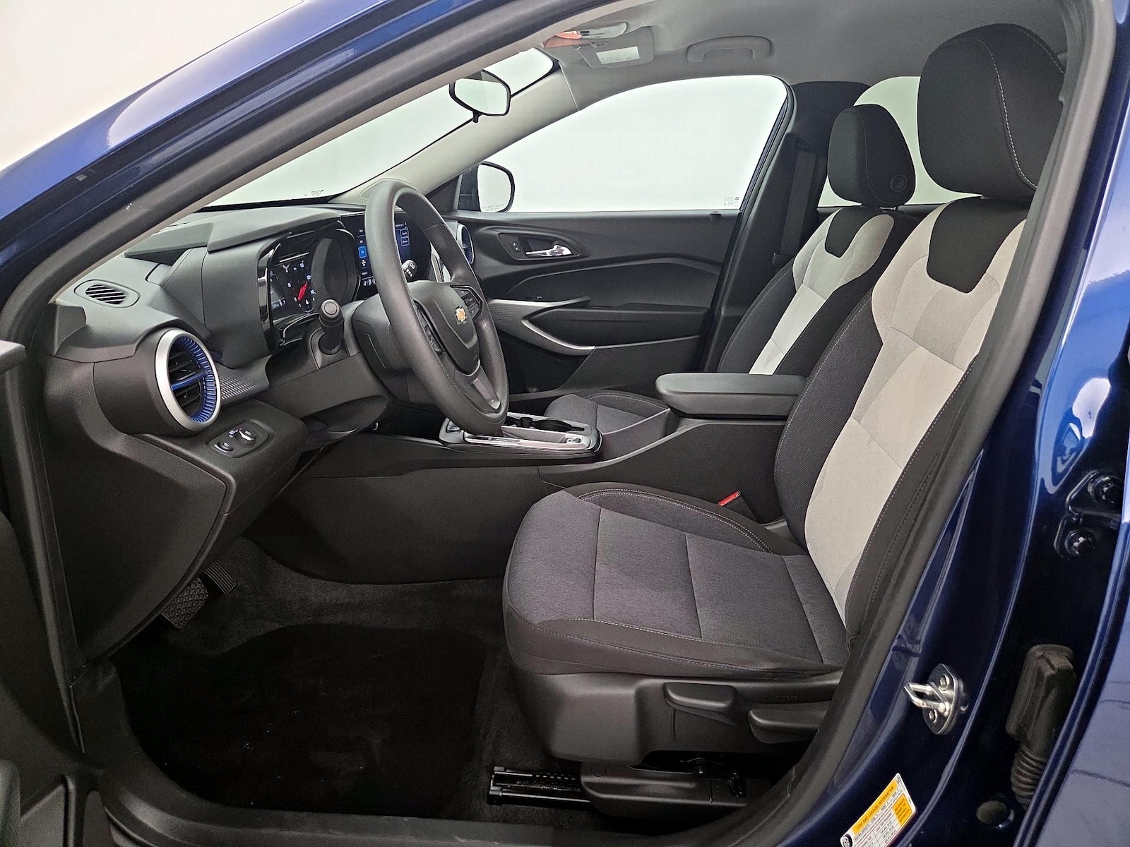 2024 Chevrolet Trax LS - Photo 12