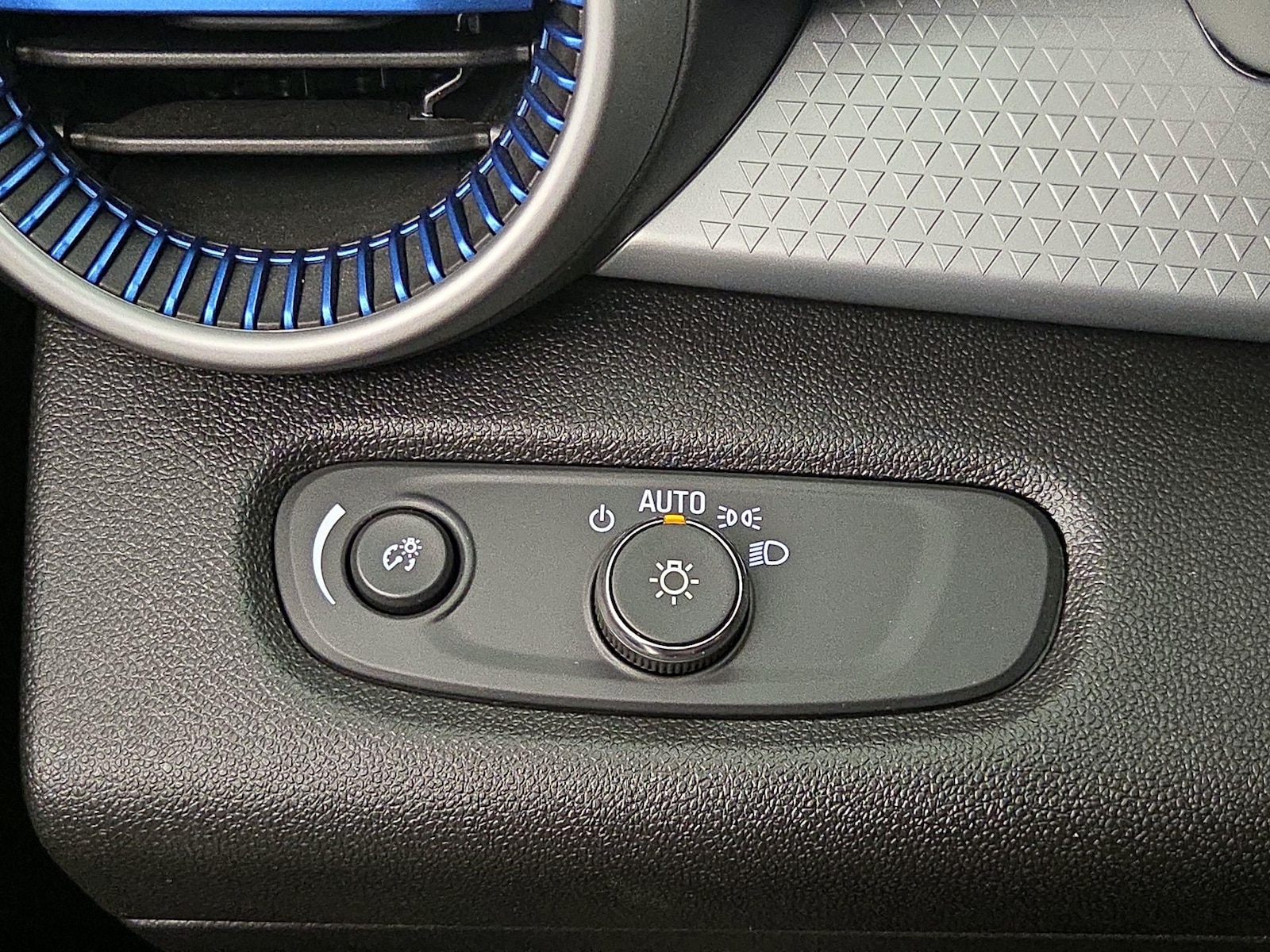 2024 Chevrolet Trax LS - Photo 14