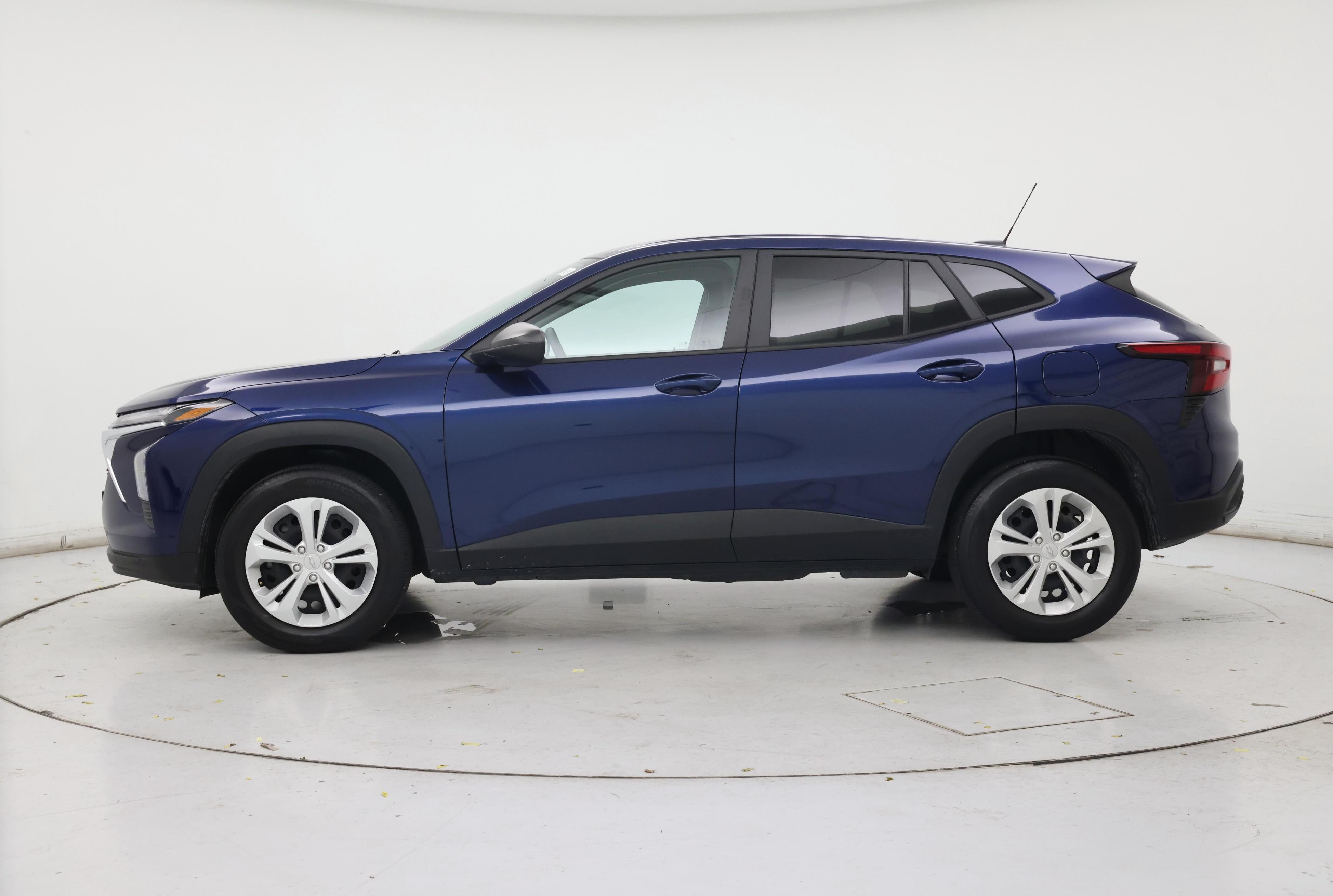 Thumbnail: 2024 Chevrolet Trax - 3