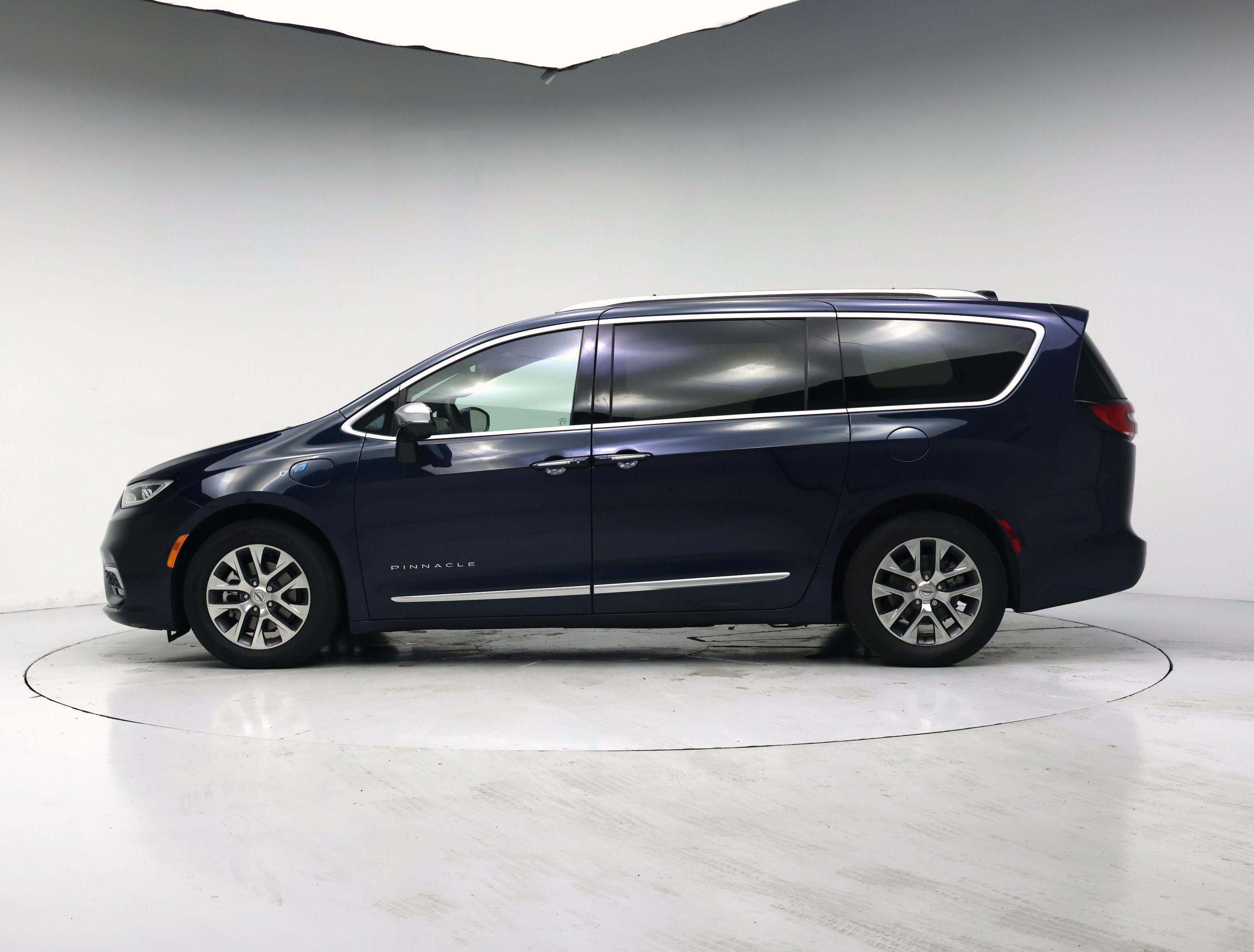 Thumbnail: 2023 Chrysler Pacifica - 3