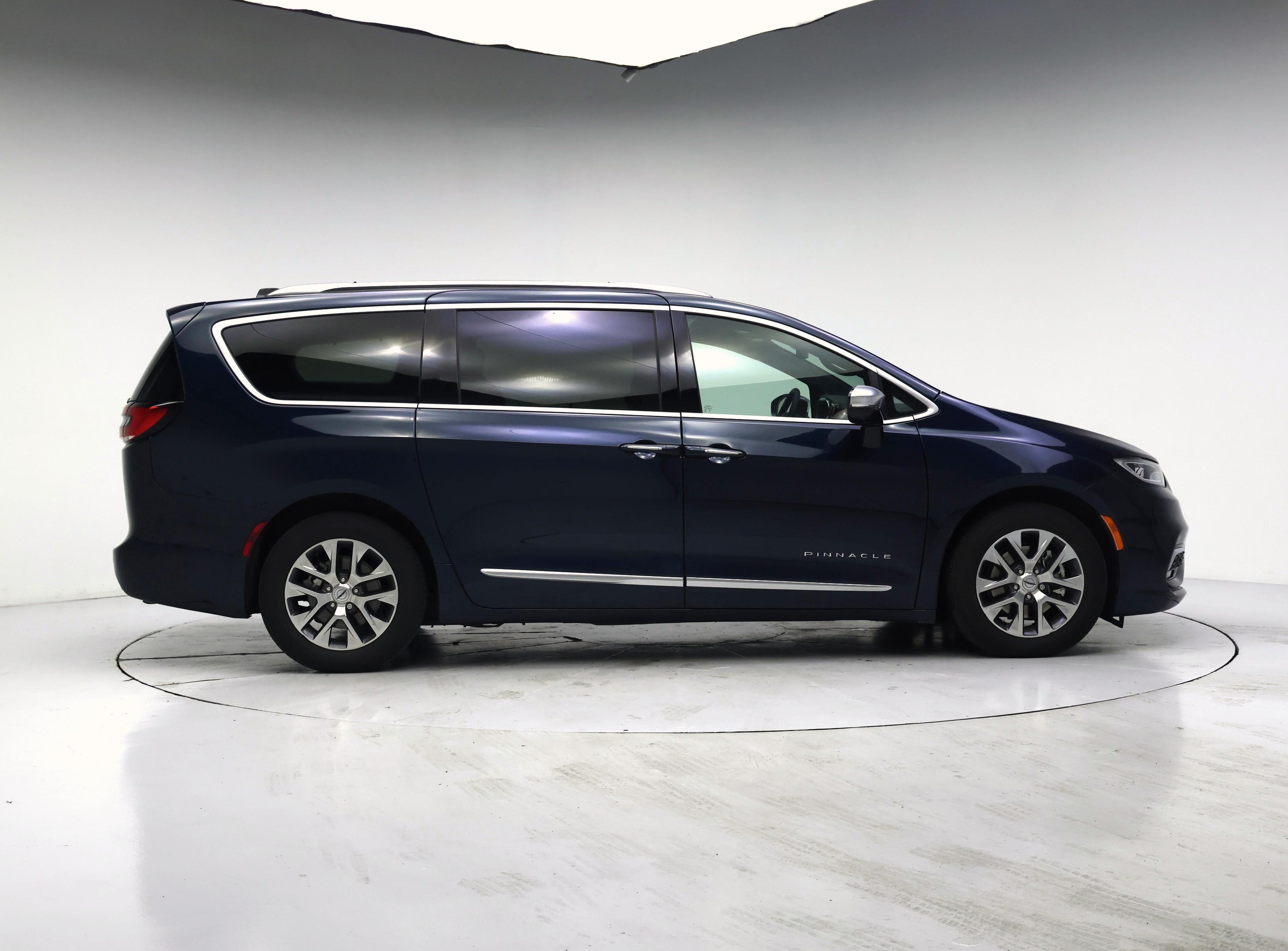 Thumbnail: 2023 Chrysler Pacifica - 7