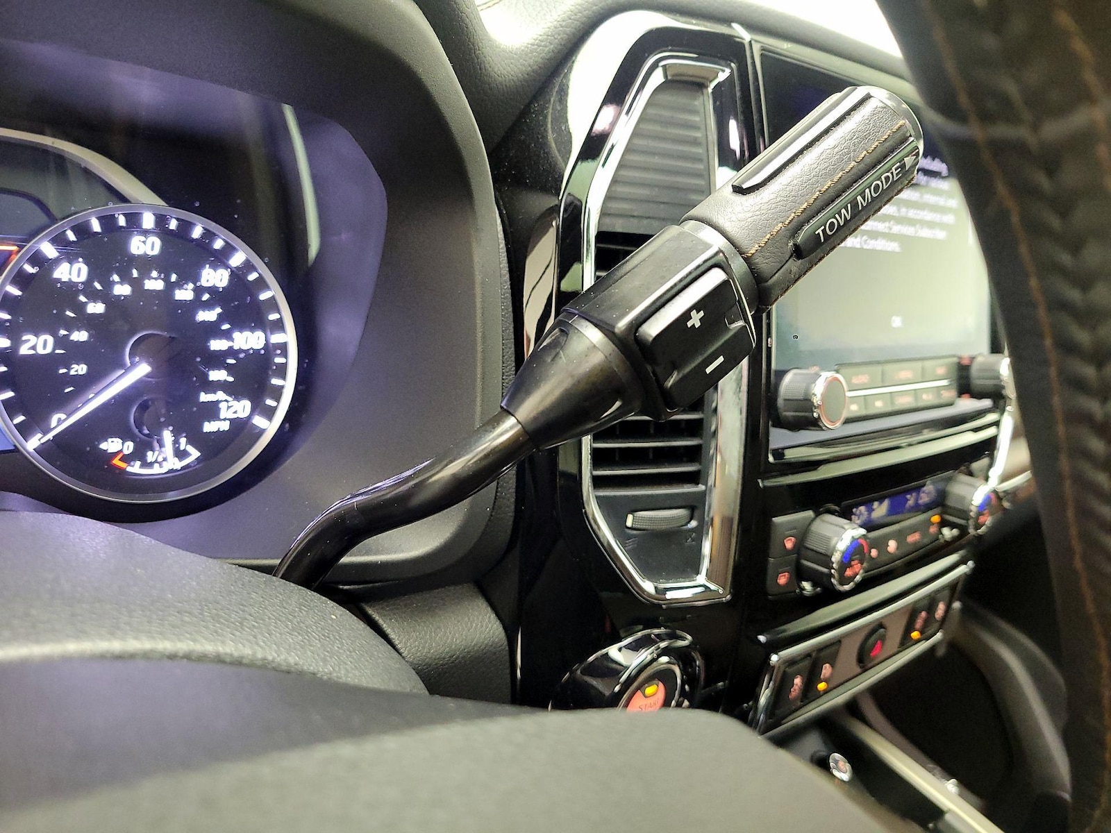 2024 Nissan Titan Platinum Reserve - Photo 17