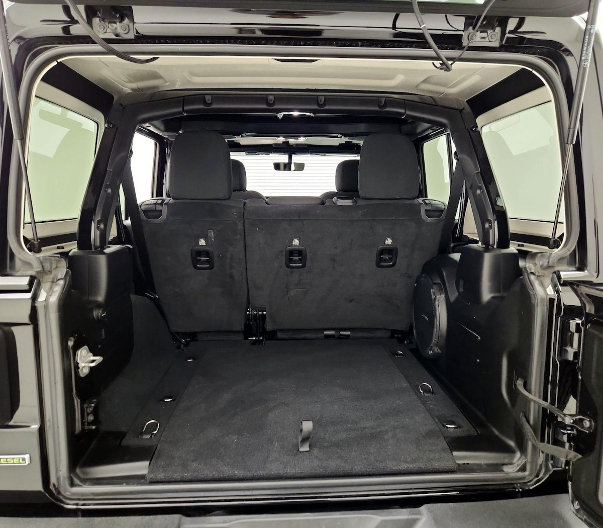 Trunk/Cargo (Seats Up)