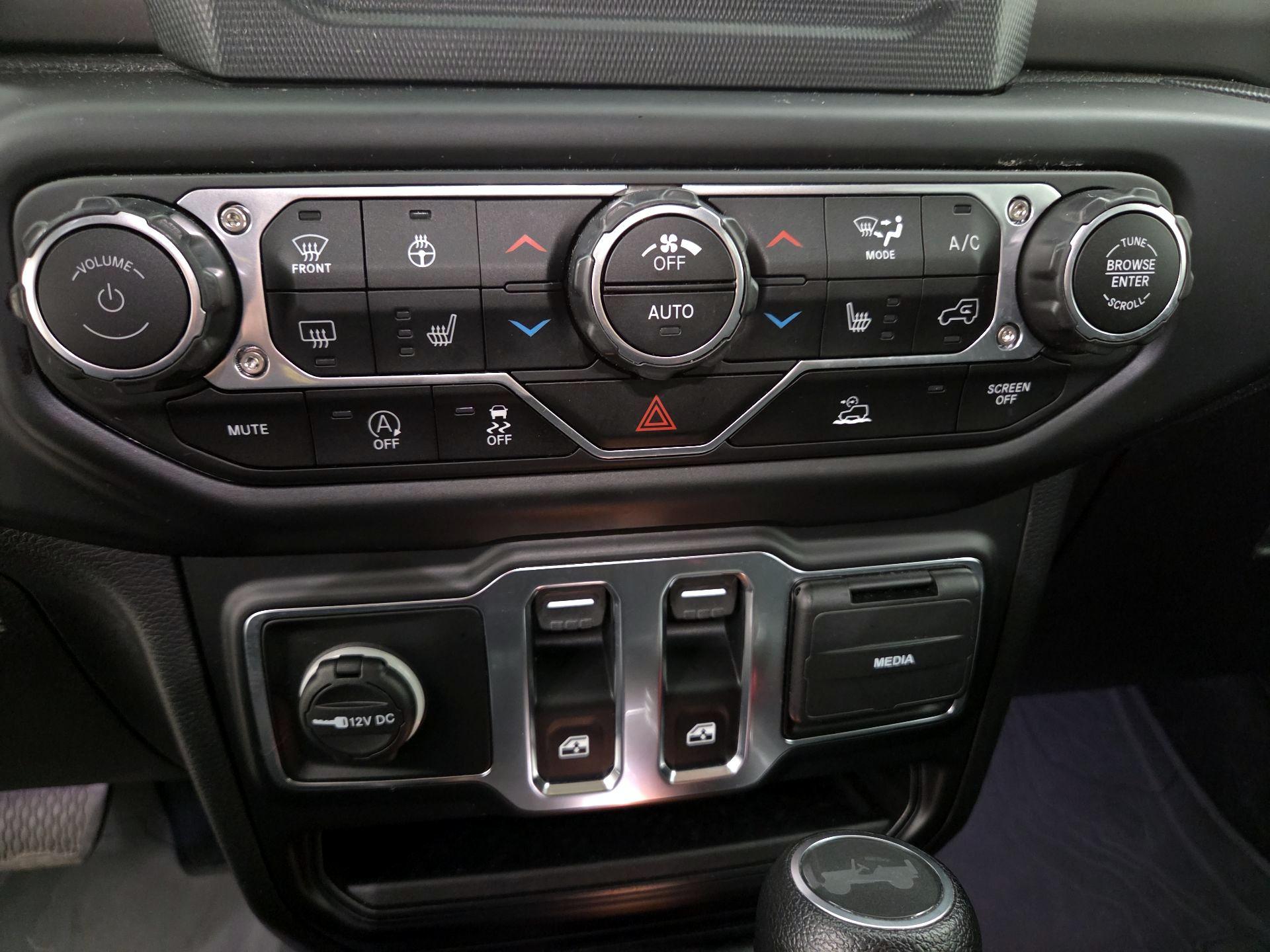 Thumbnail: 2022 Jeep Wrangler - 16