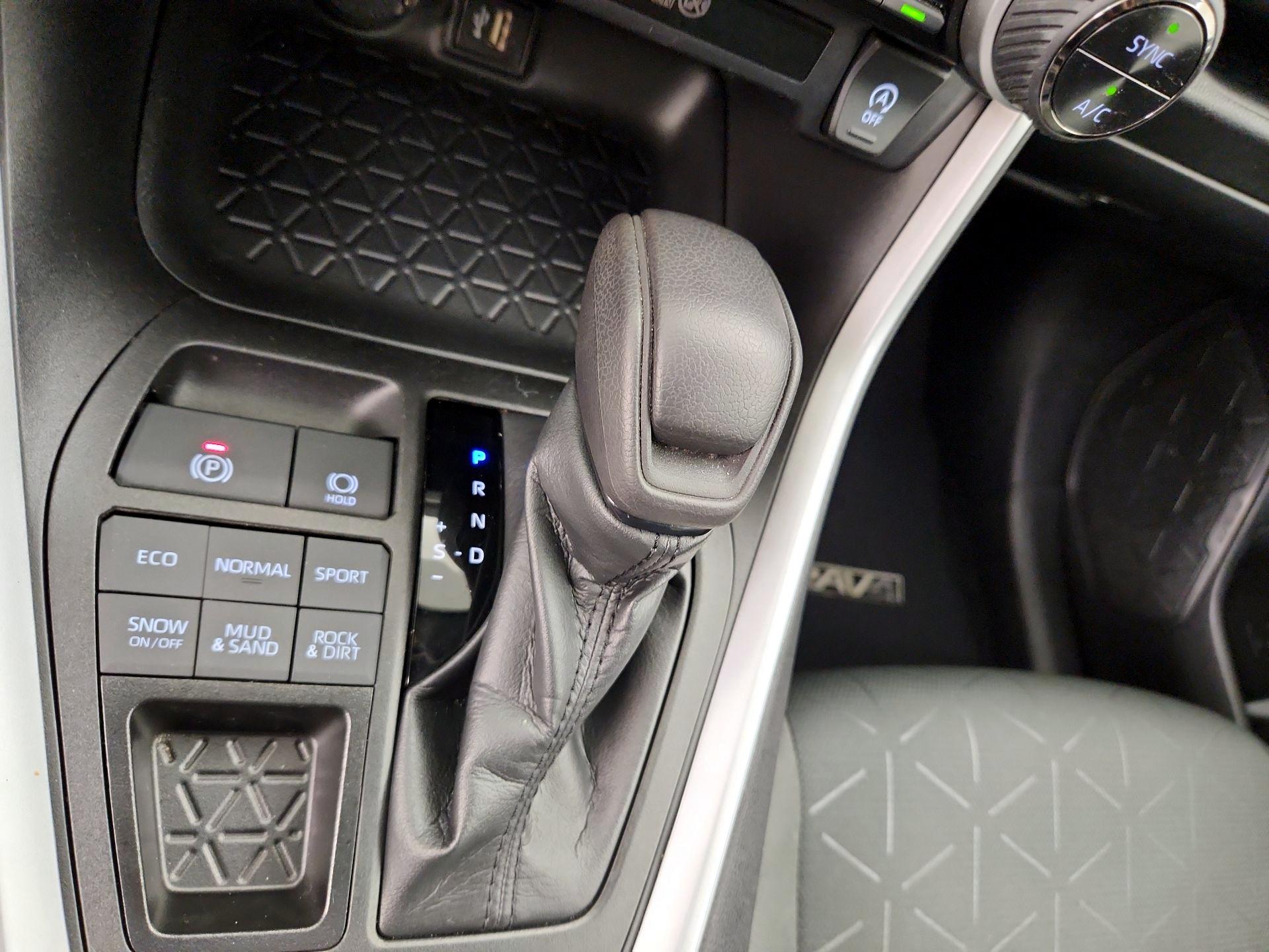 Thumbnail: 2023 Toyota RAV4 - 17