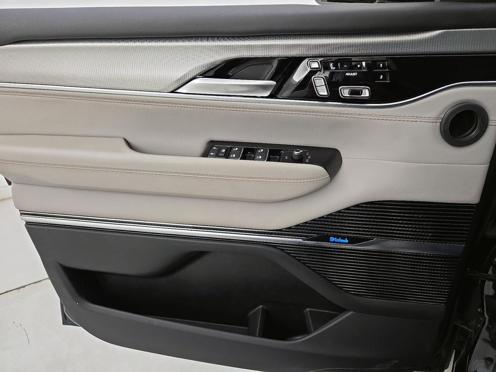 2023 Jeep Grand Wagoneer L Series II - Photo 13