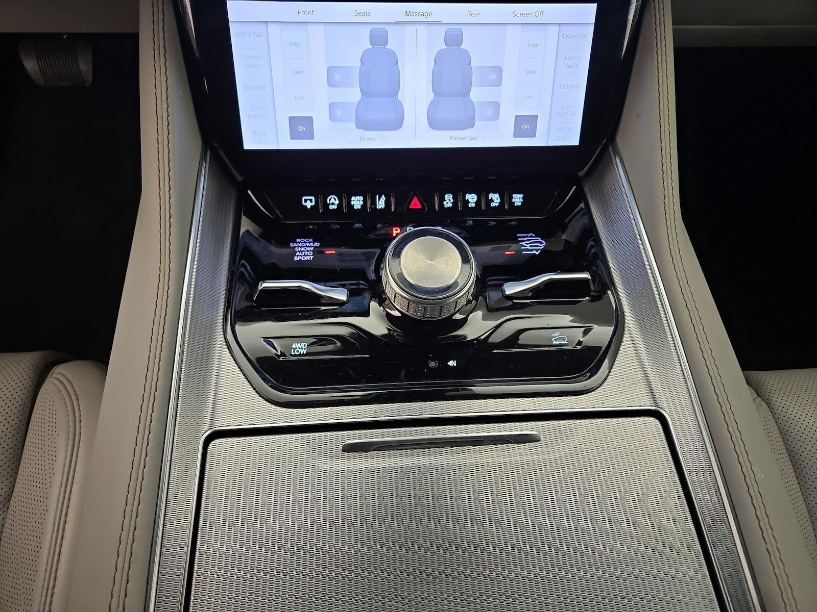 2023 Jeep Grand Wagoneer L Series II - Photo 19