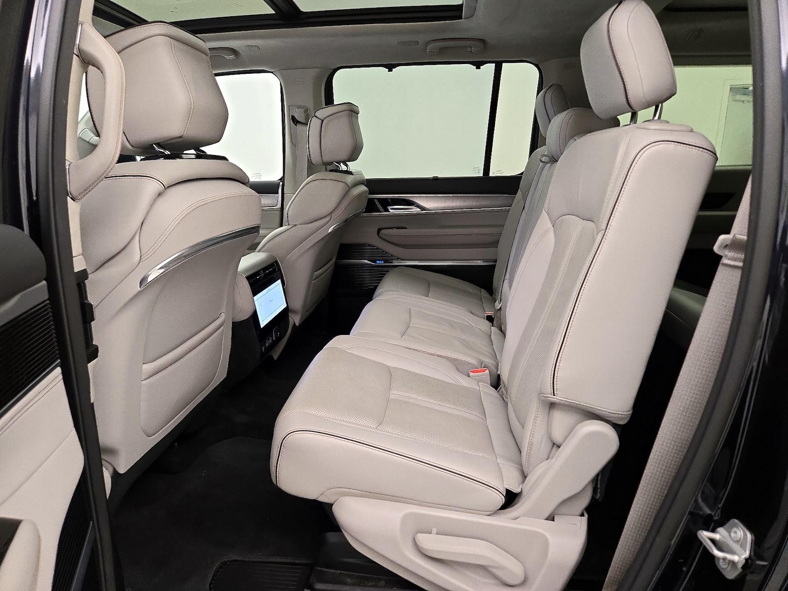 2023 Jeep Grand Wagoneer L Series II - Photo 22