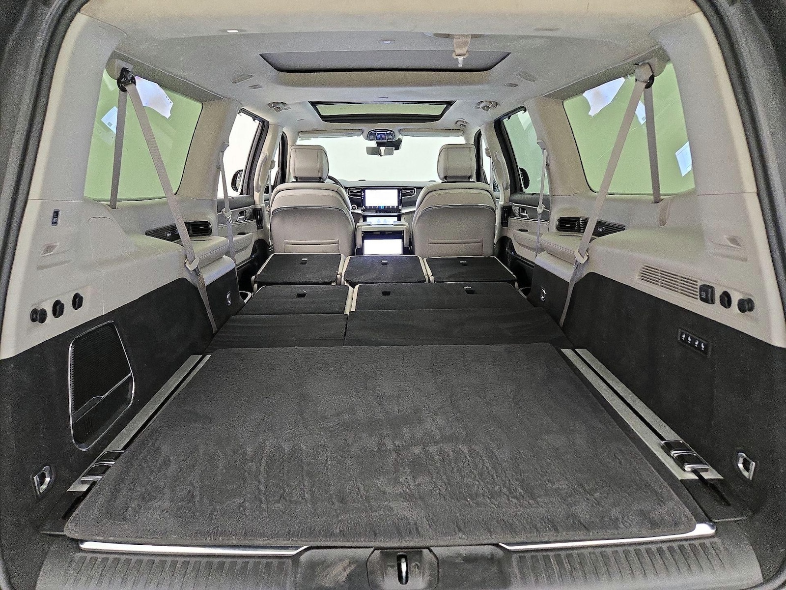 2023 Jeep Grand Wagoneer L Series II - Photo 25