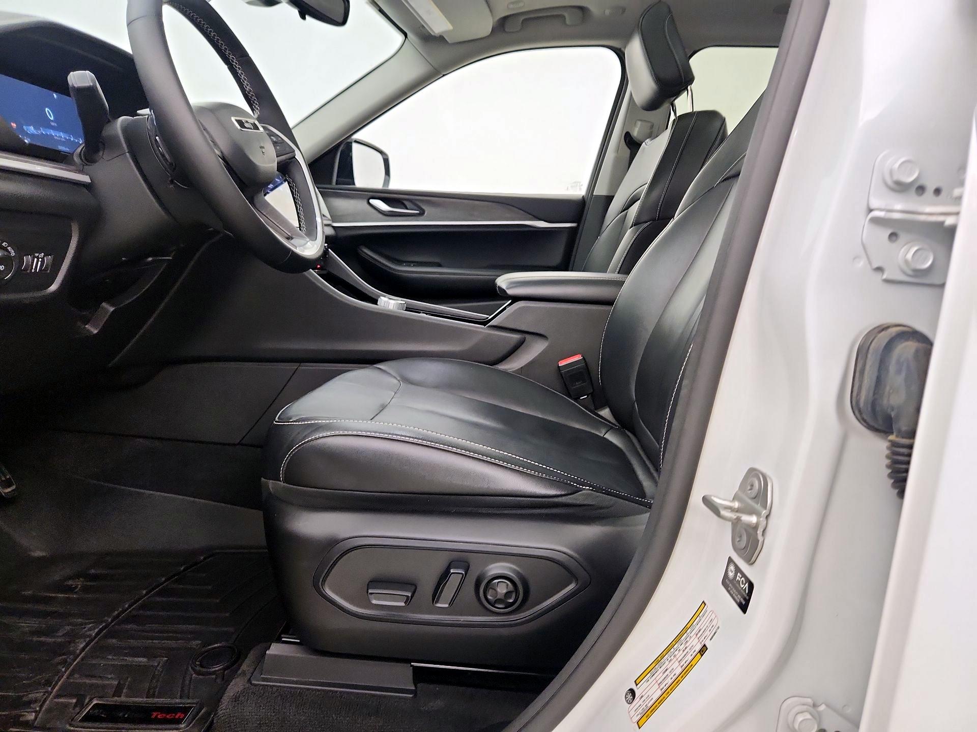 Thumbnail: 2022 Jeep Grand Cherokee L - 11