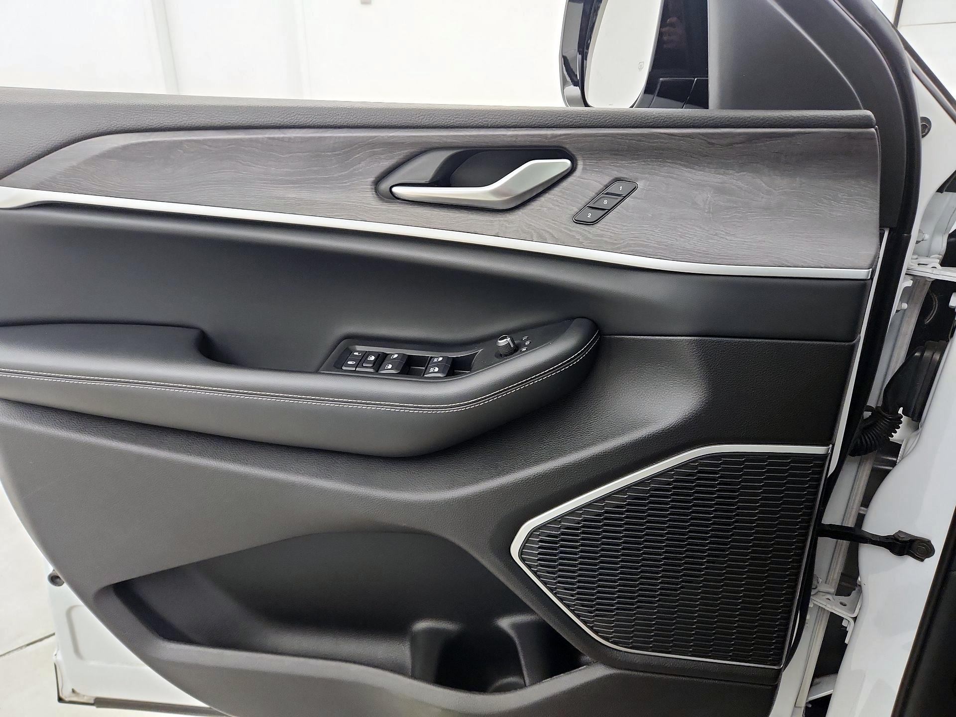 Thumbnail: 2022 Jeep Grand Cherokee L - 12