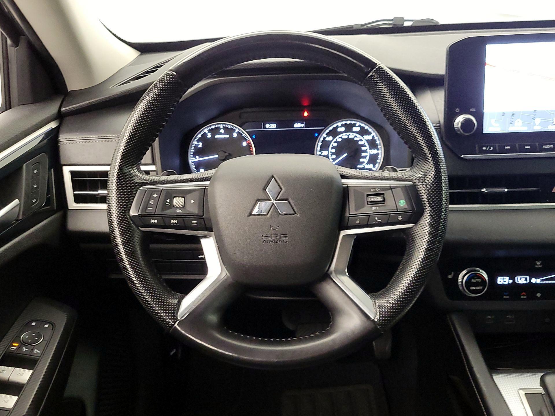 Thumbnail: 2022 Mitsubishi Outlander - 10