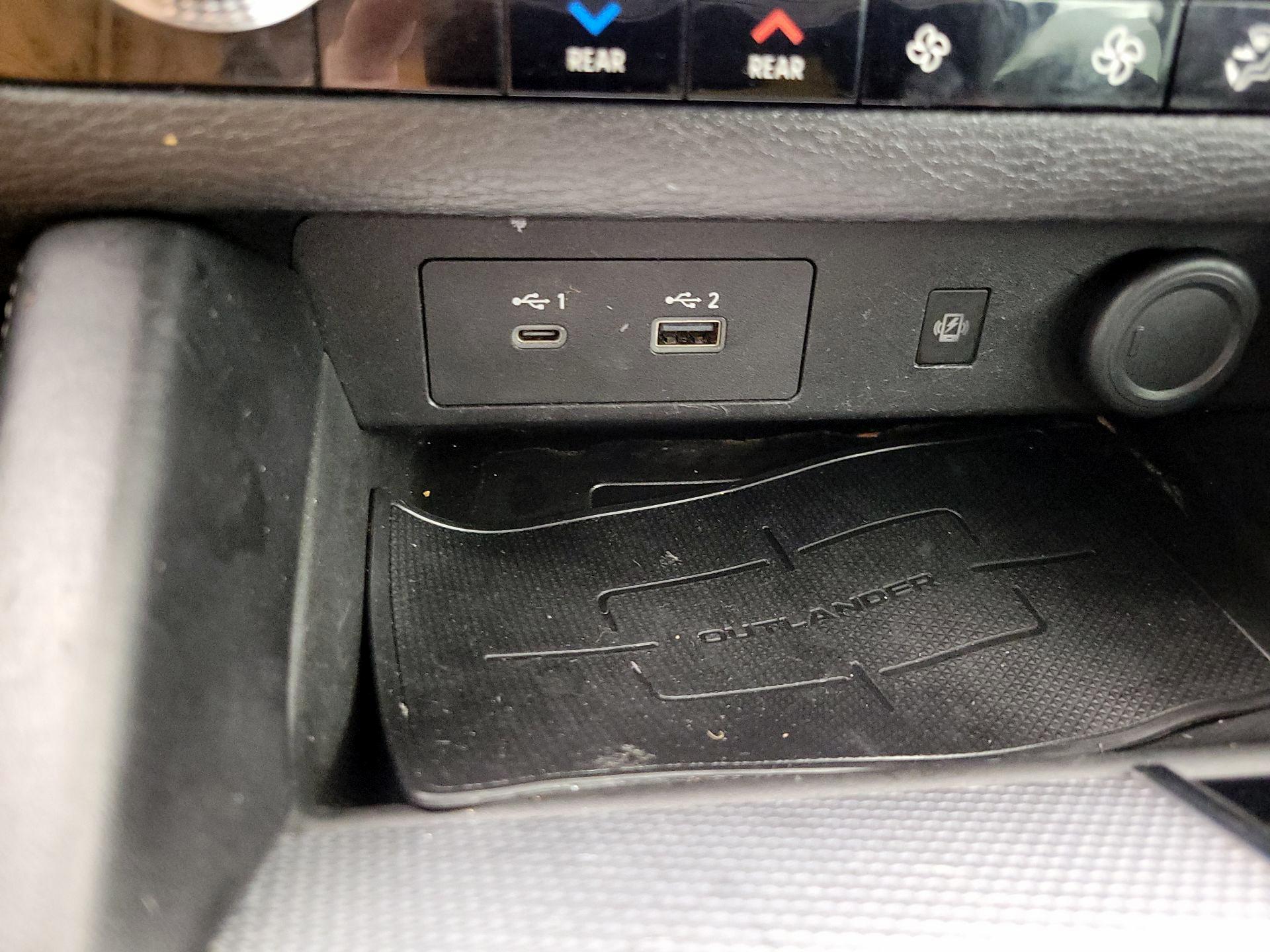Thumbnail: 2022 Mitsubishi Outlander - 18