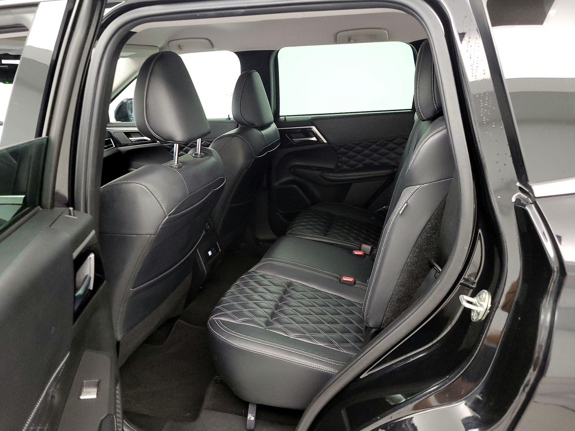 Thumbnail: 2022 Mitsubishi Outlander - 19
