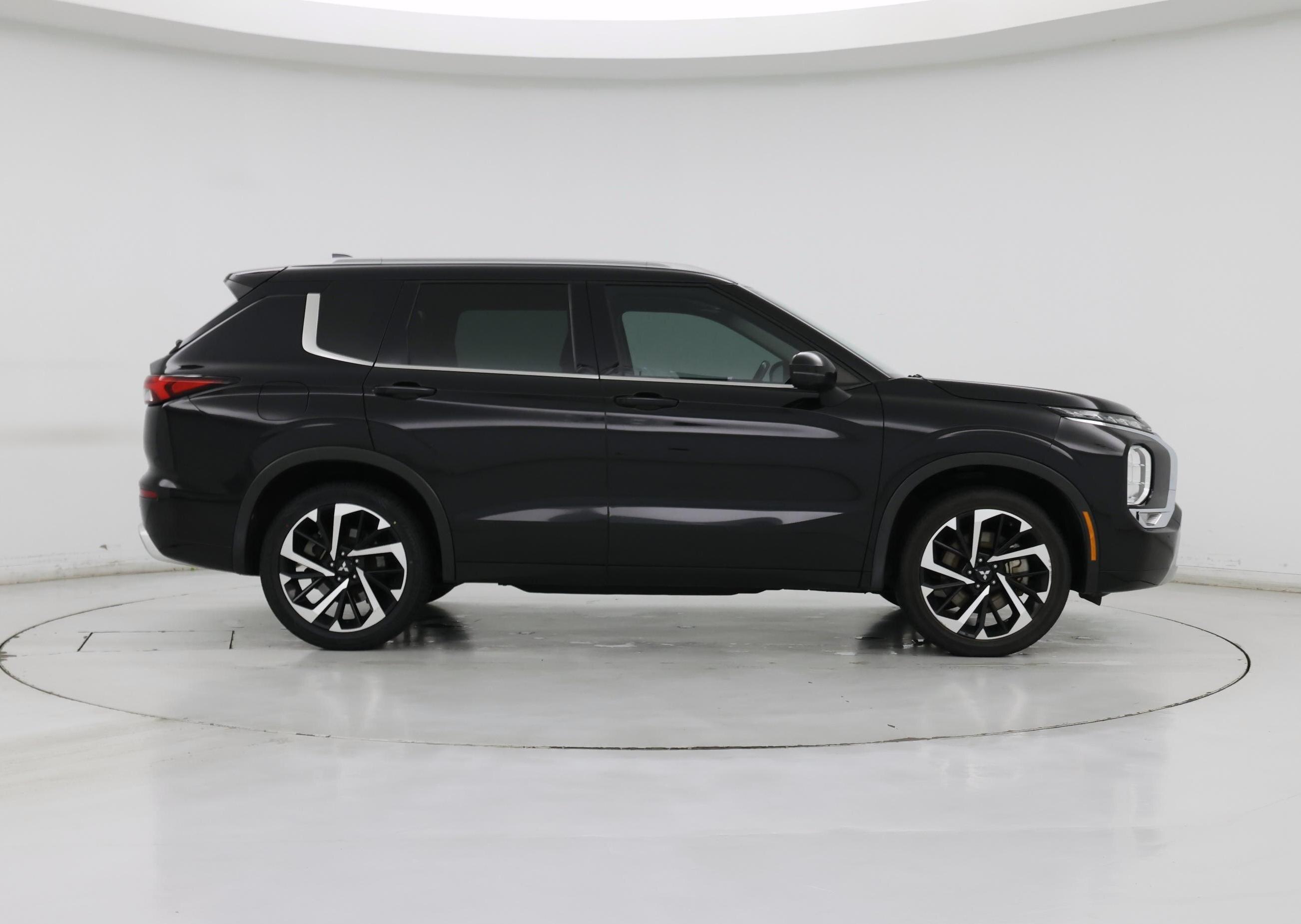 Thumbnail: 2022 Mitsubishi Outlander - 7