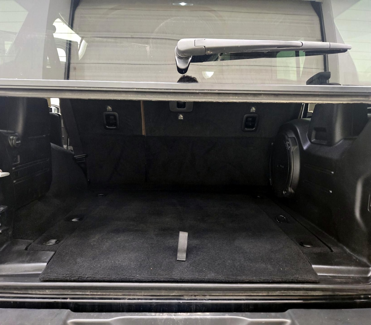 Trunk/Cargo (Seats Up)