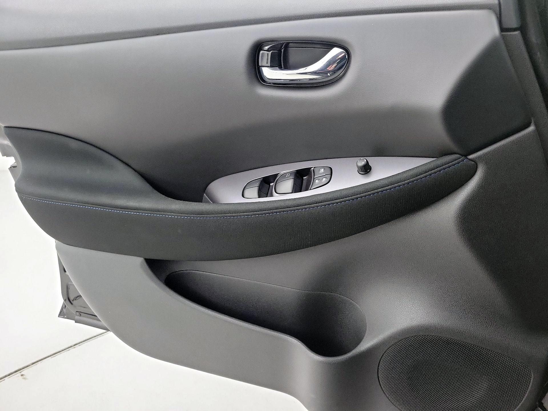 Thumbnail: 2025 Nissan Leaf - 12