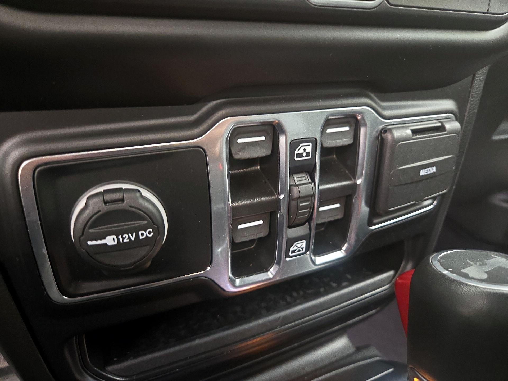 Thumbnail: 2022 Jeep Wrangler - 19