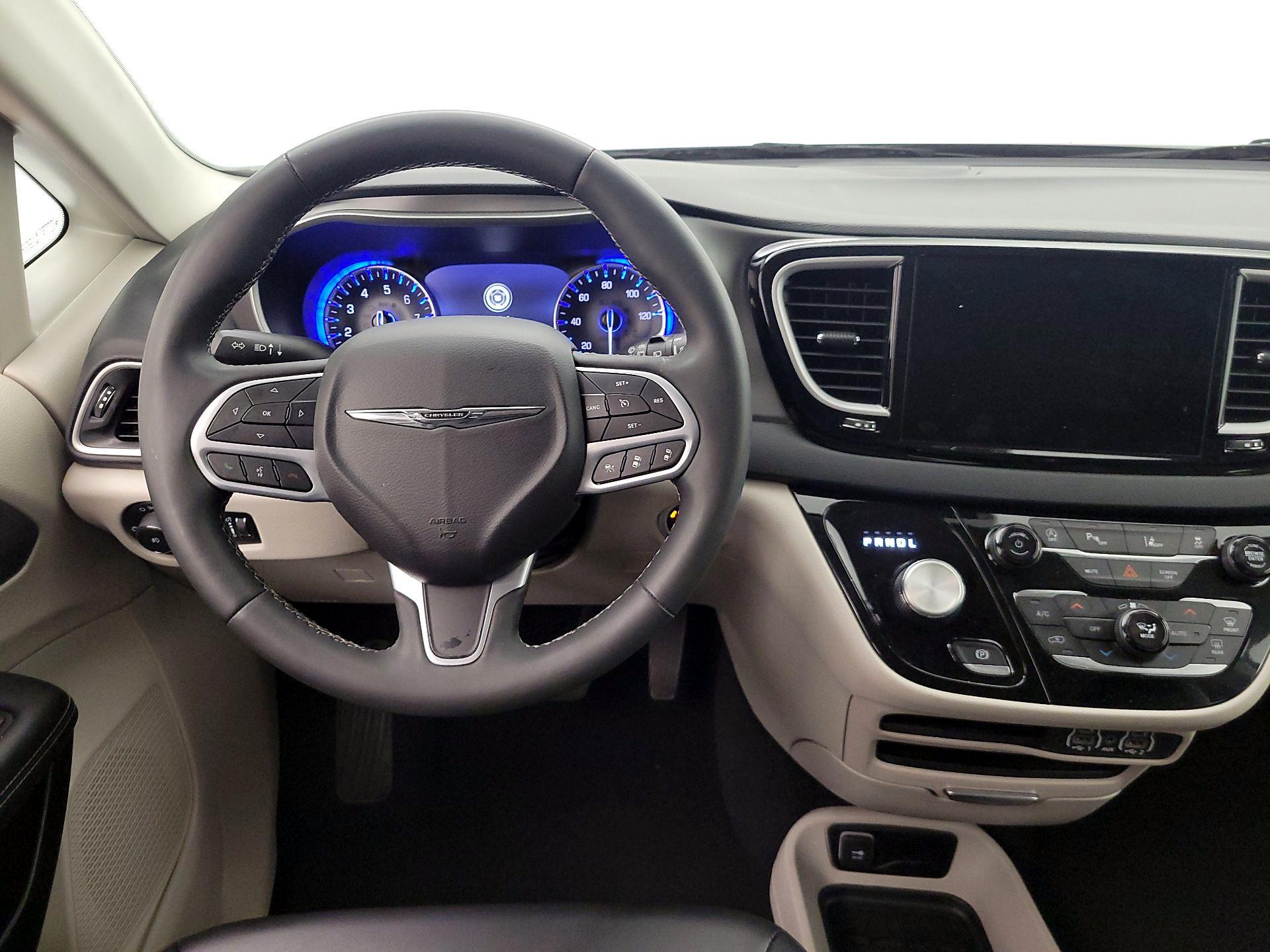 Thumbnail: 2023 Chrysler Pacifica - 10