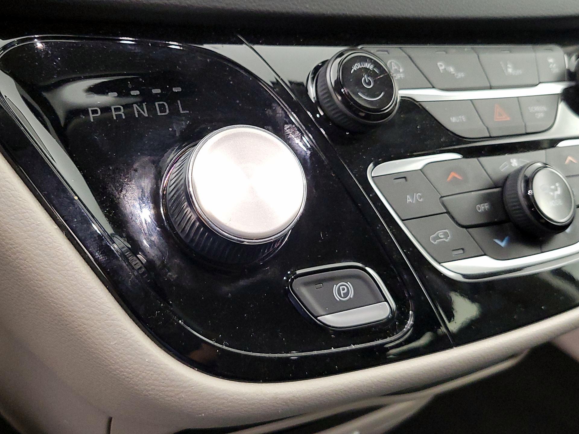 Thumbnail: 2023 Chrysler Pacifica - 17