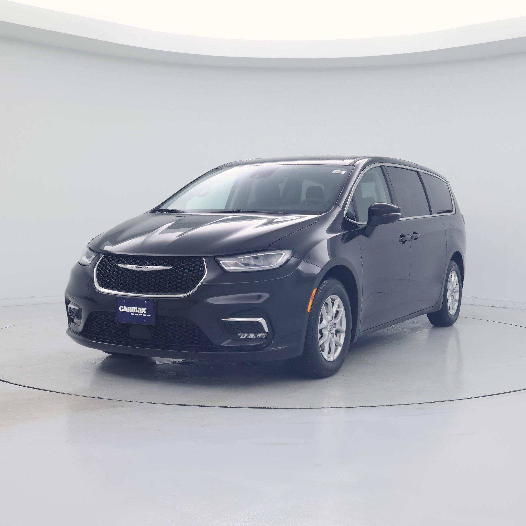 Thumbnail: 2023 Chrysler Pacifica - 4