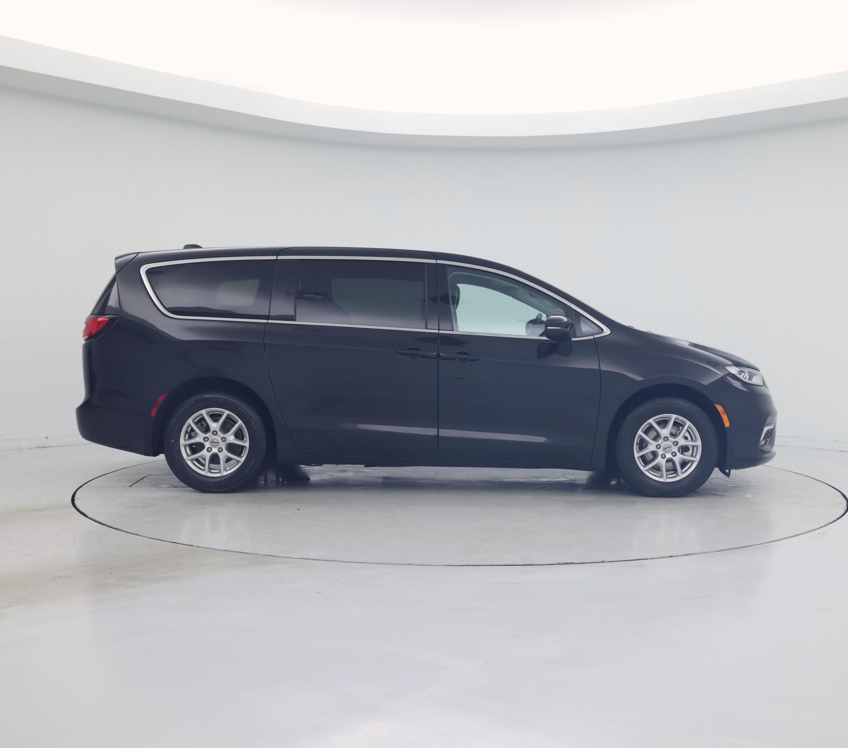Thumbnail: 2023 Chrysler Pacifica - 7