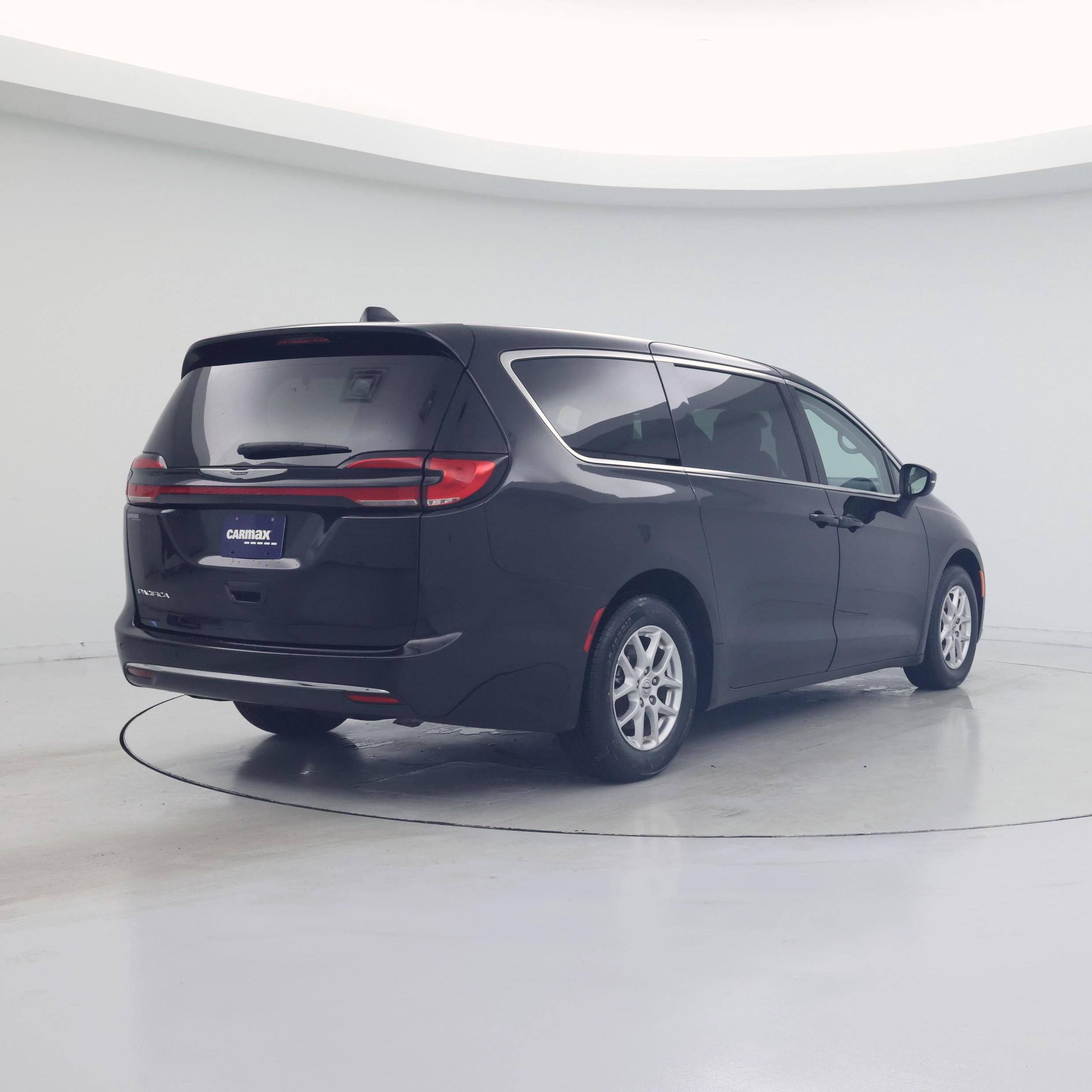 Thumbnail: 2023 Chrysler Pacifica - 8