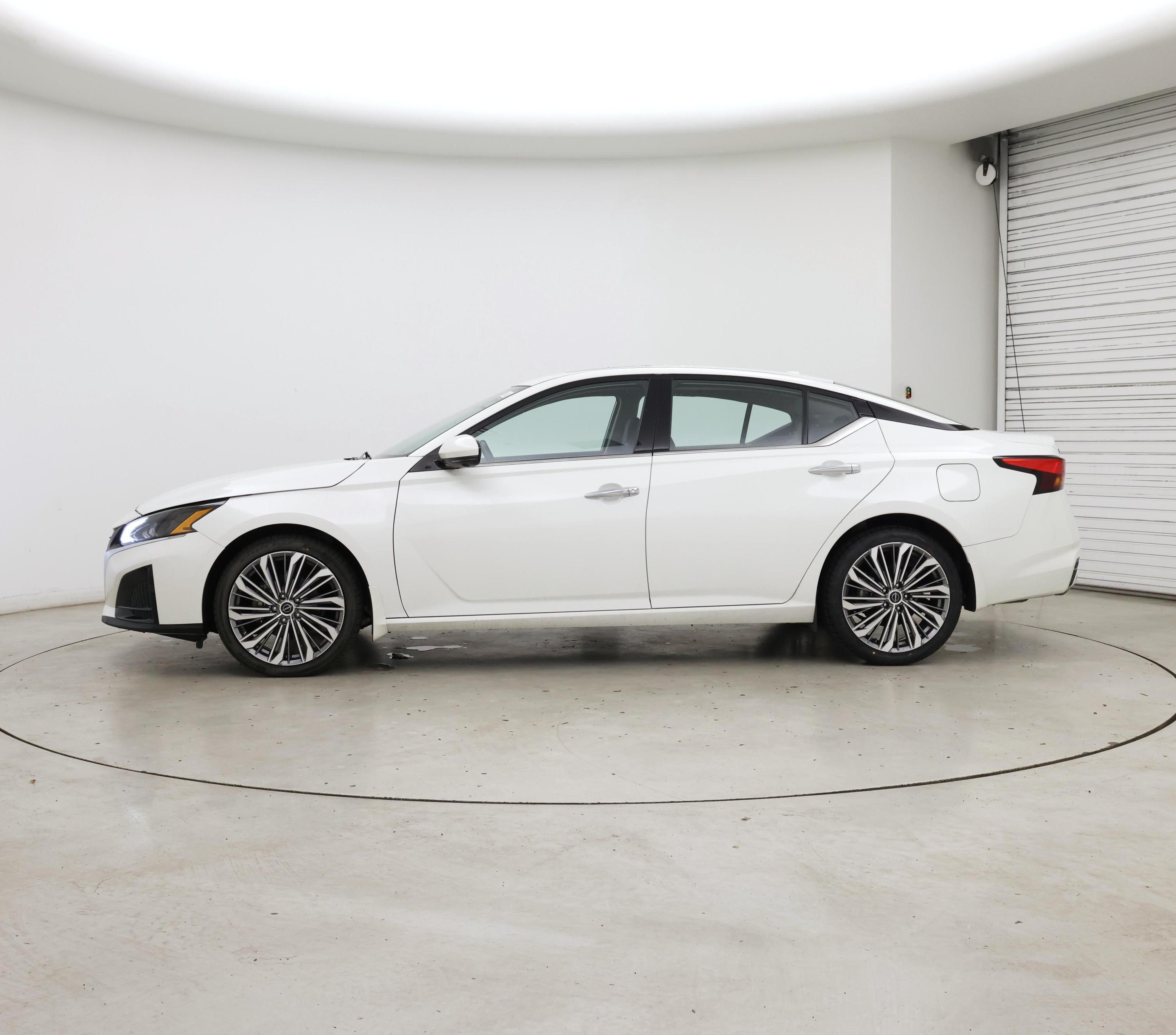 Thumbnail: 2023 Nissan Altima - 3