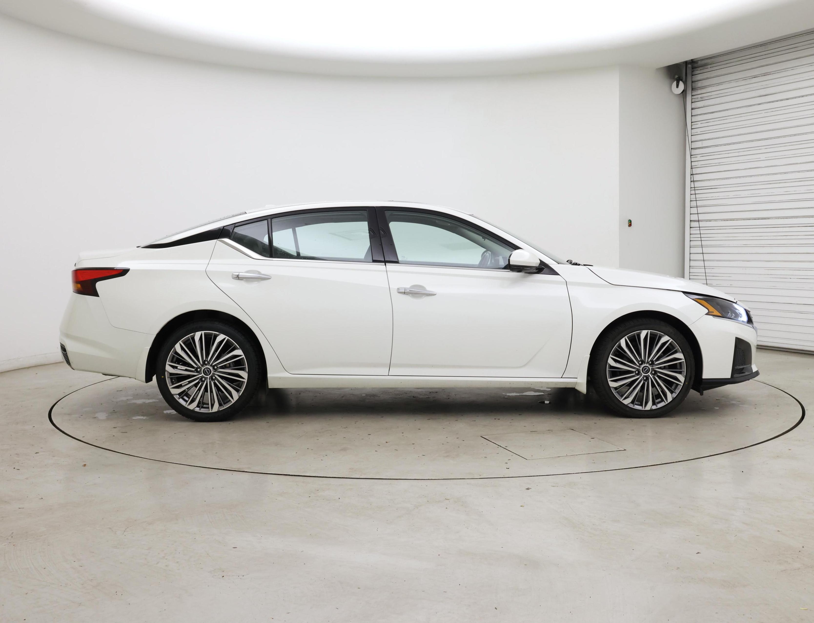 Thumbnail: 2023 Nissan Altima - 7