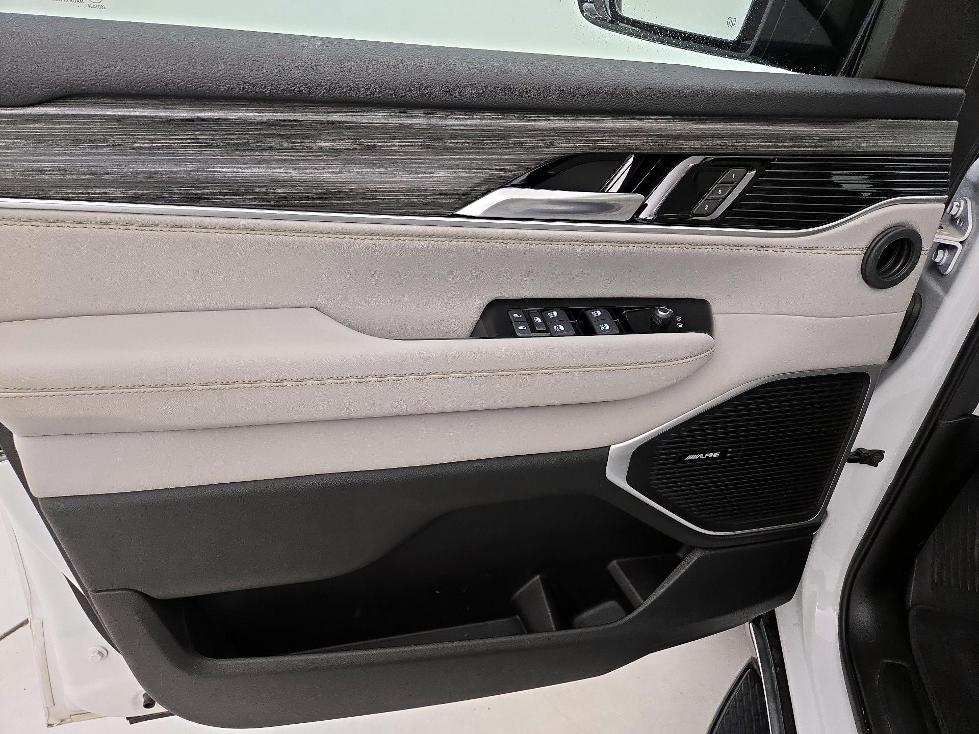 Thumbnail: 2023 Jeep Wagoneer - 12