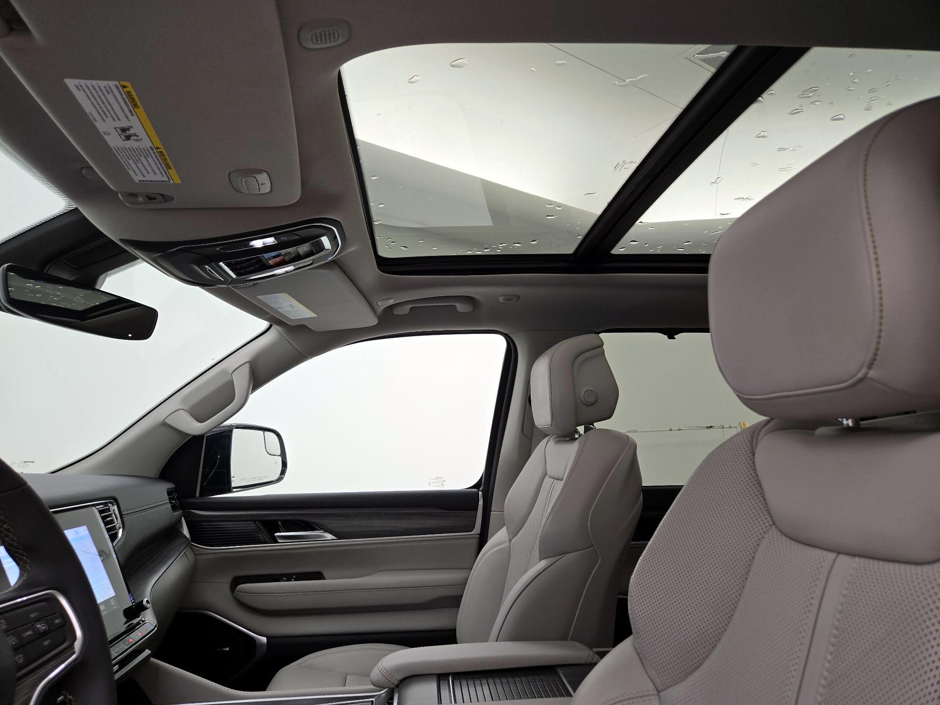 Thumbnail: 2023 Jeep Wagoneer - 20