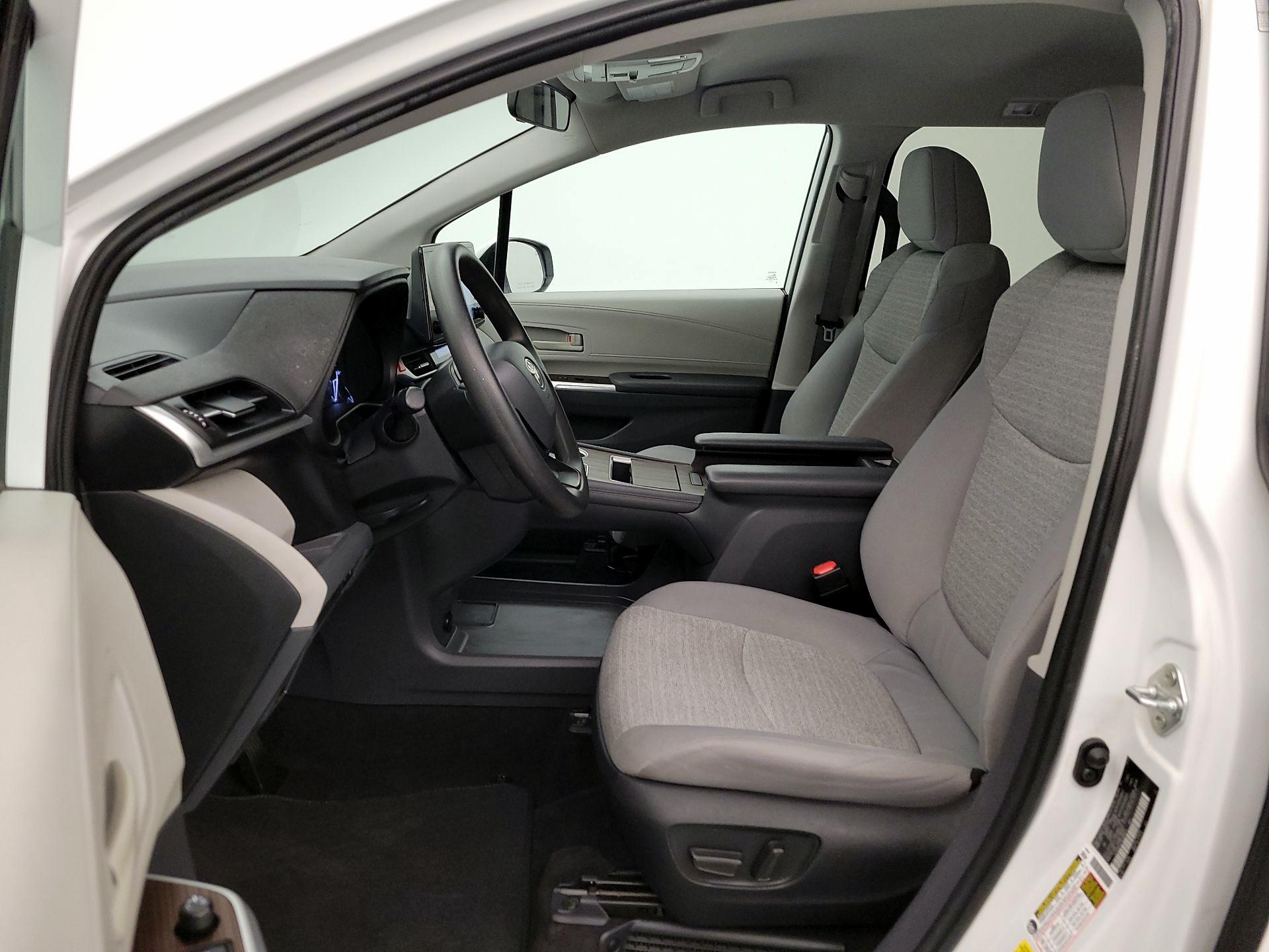 Thumbnail: 2022 Toyota Sienna - 11