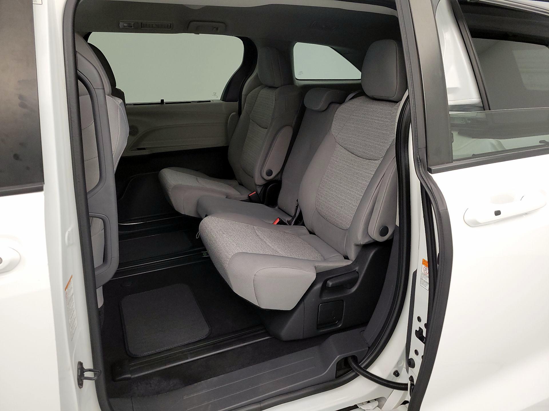 Thumbnail: 2022 Toyota Sienna - 19