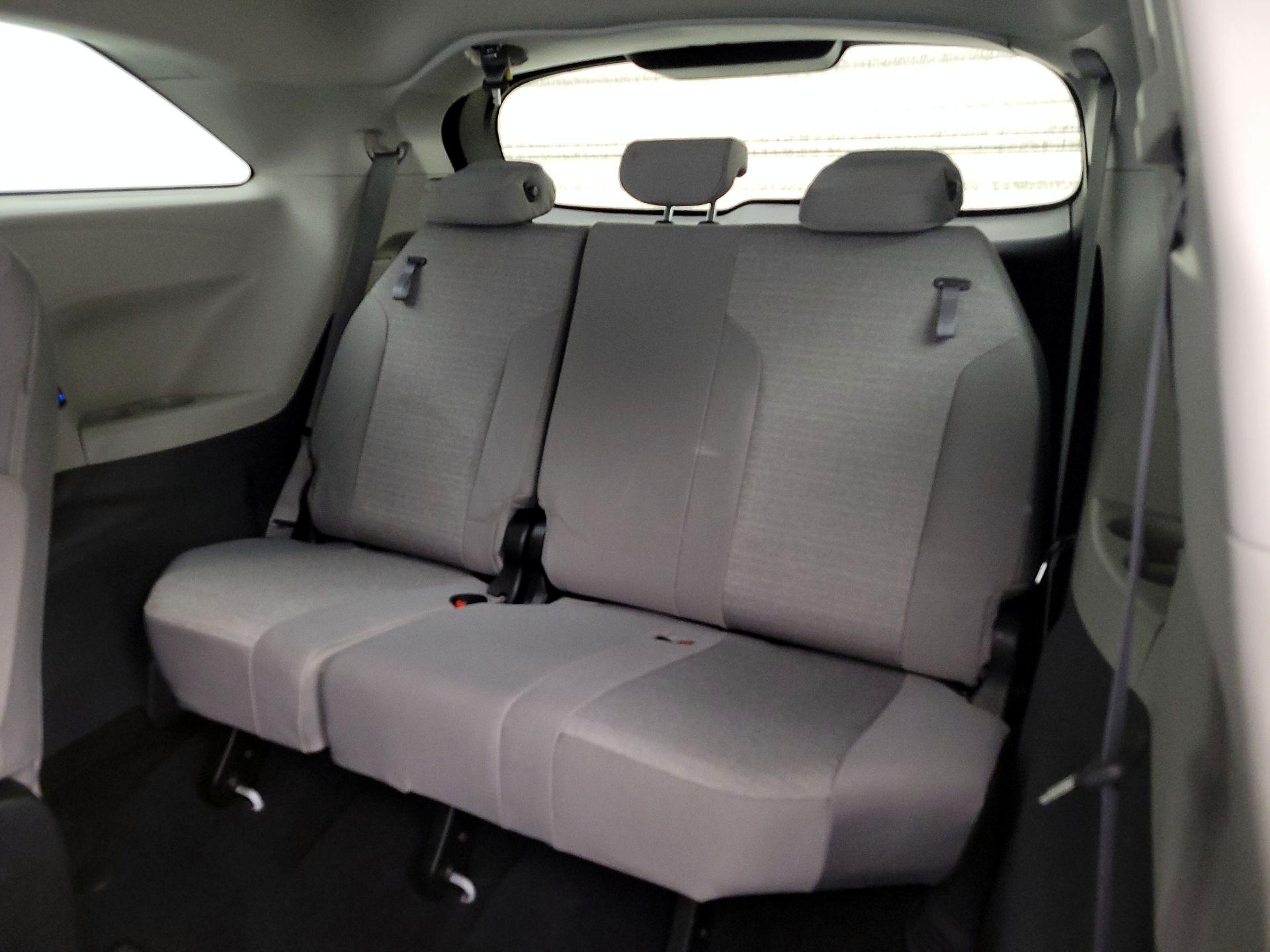Thumbnail: 2022 Toyota Sienna - 20