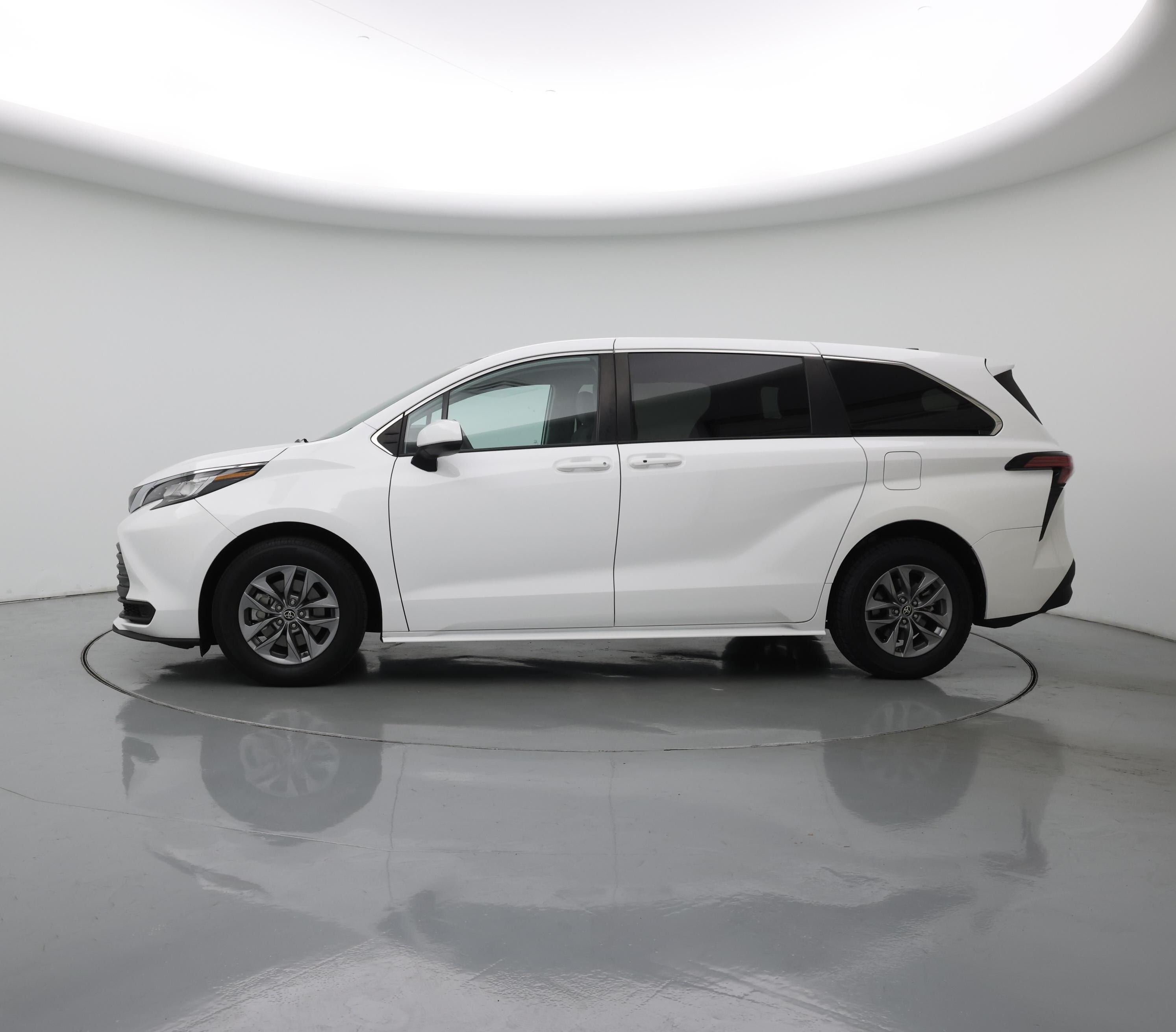 Thumbnail: 2022 Toyota Sienna - 3