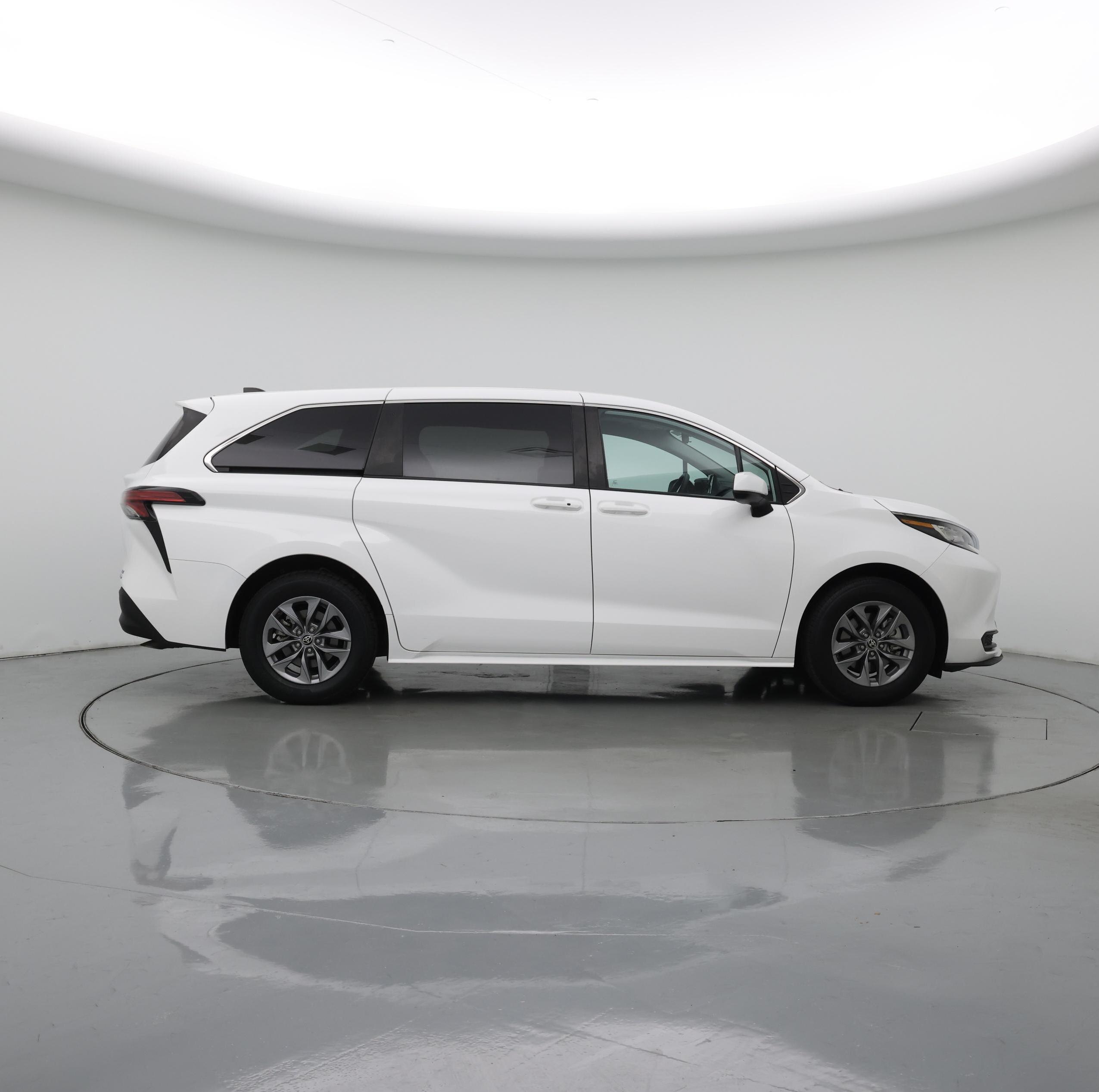 Thumbnail: 2022 Toyota Sienna - 7