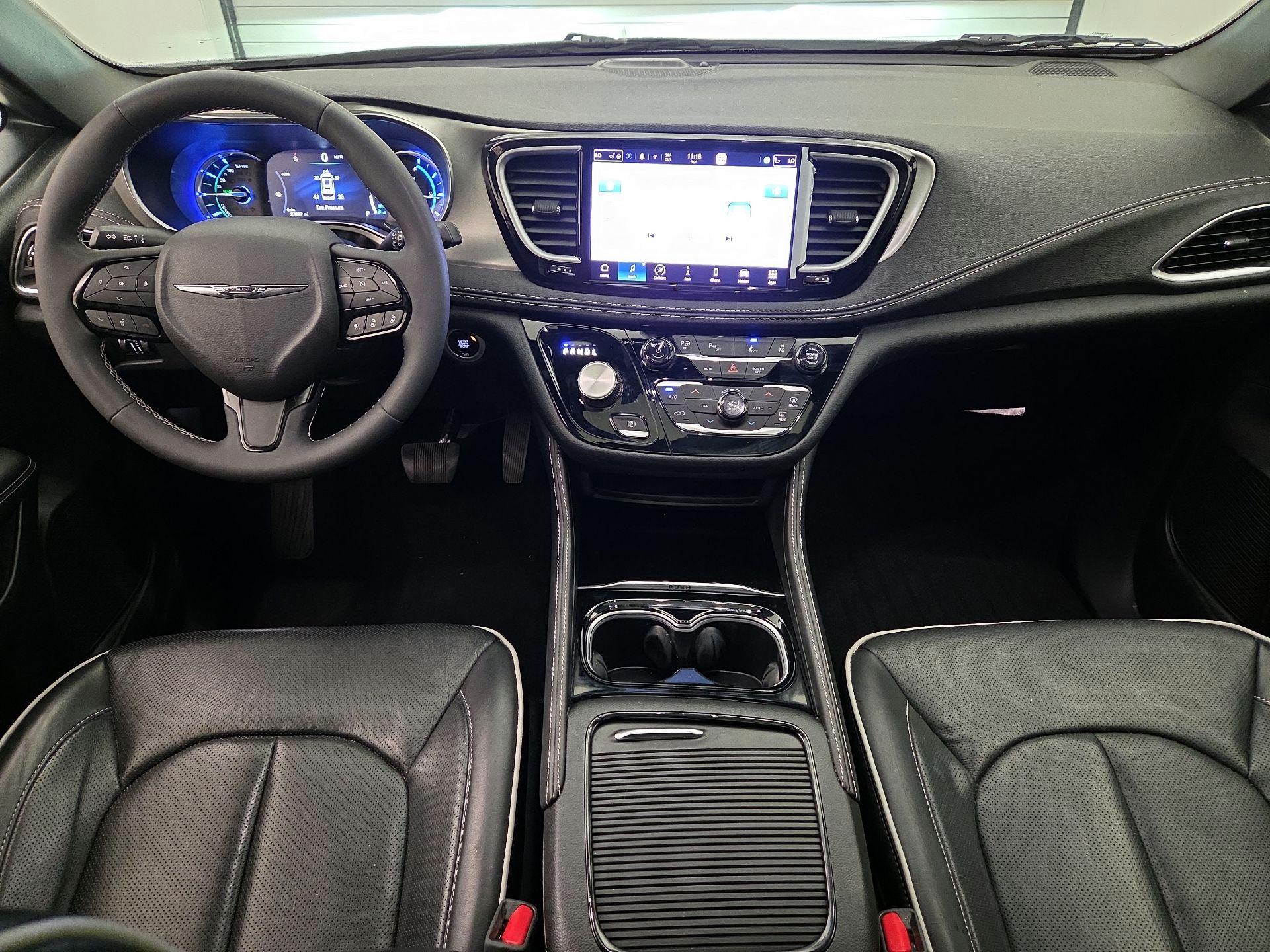 Thumbnail: 2023 Chrysler Pacifica - 9