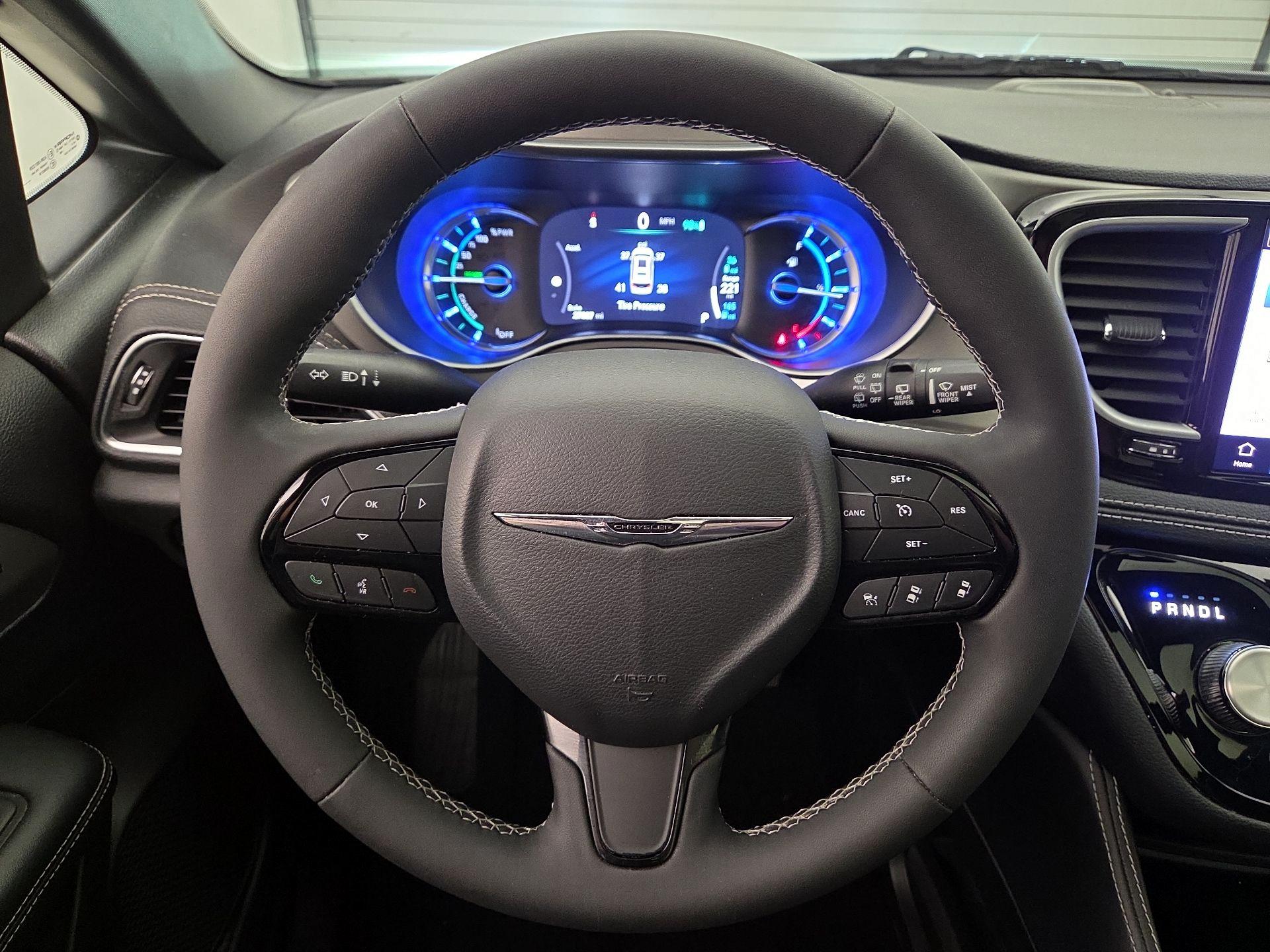Thumbnail: 2023 Chrysler Pacifica - 10