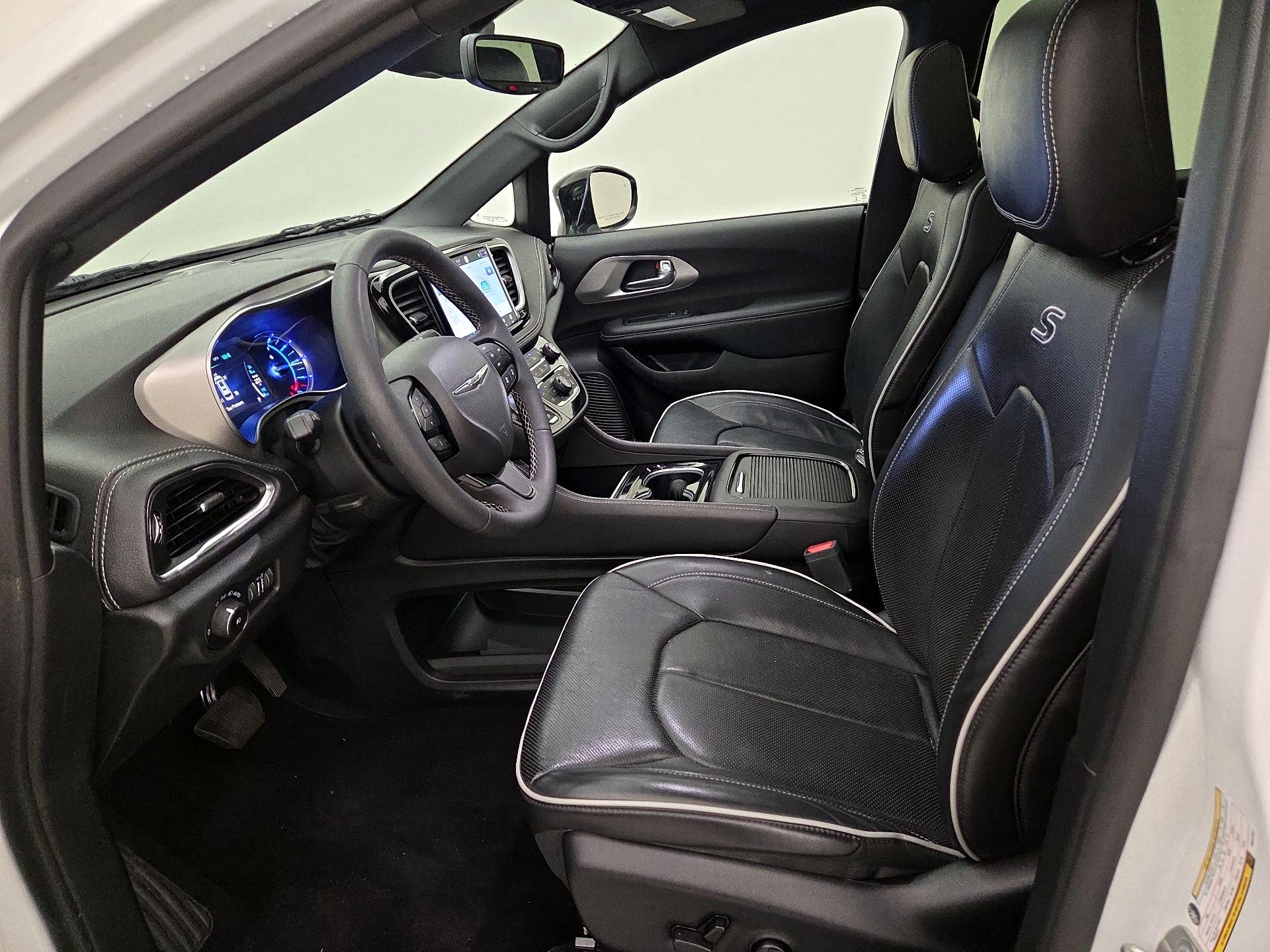 Thumbnail: 2023 Chrysler Pacifica - 11